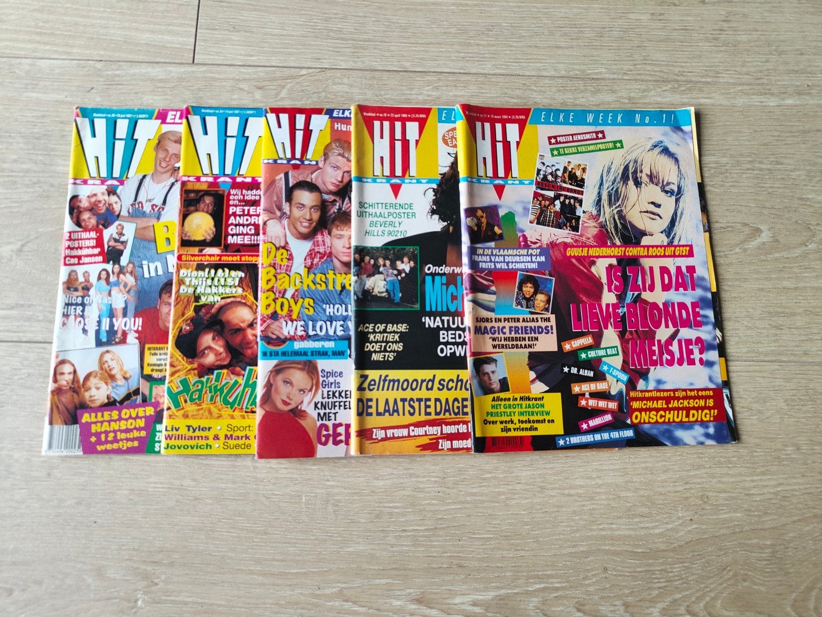 5 Hitkrant bladen uit 1994 en 1997., Verzamelen, Tijdschriften, Kranten en Knipsels, Ophalen of Verzenden, 1980 tot heden, Nederland