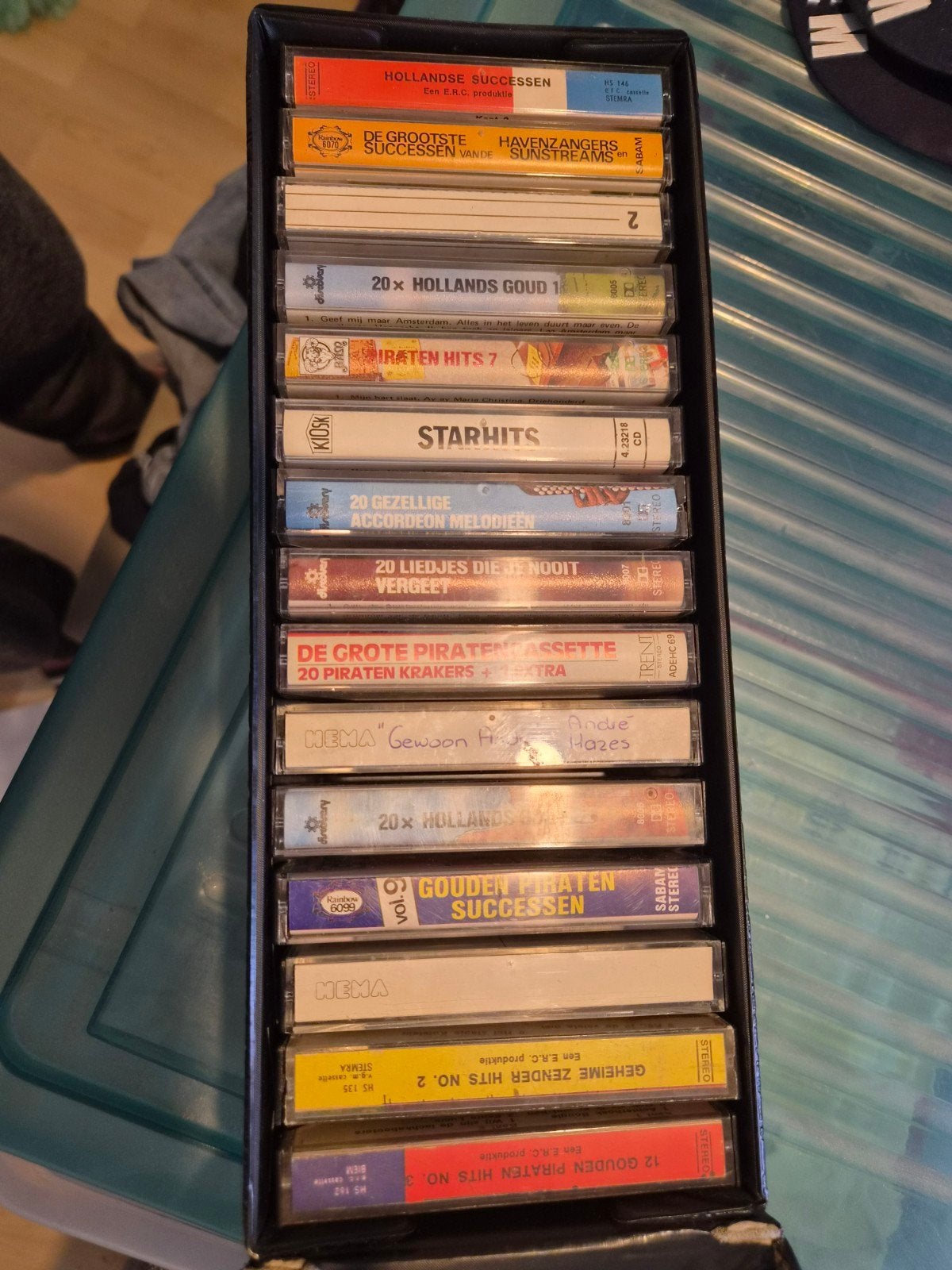 Verzameling van 15 cassettebandjes met bewaardoos, Cd's en Dvd's, Cassettebandjes, Gebruikt, 2 t/m 25 bandjes, Ophalen of Verzenden