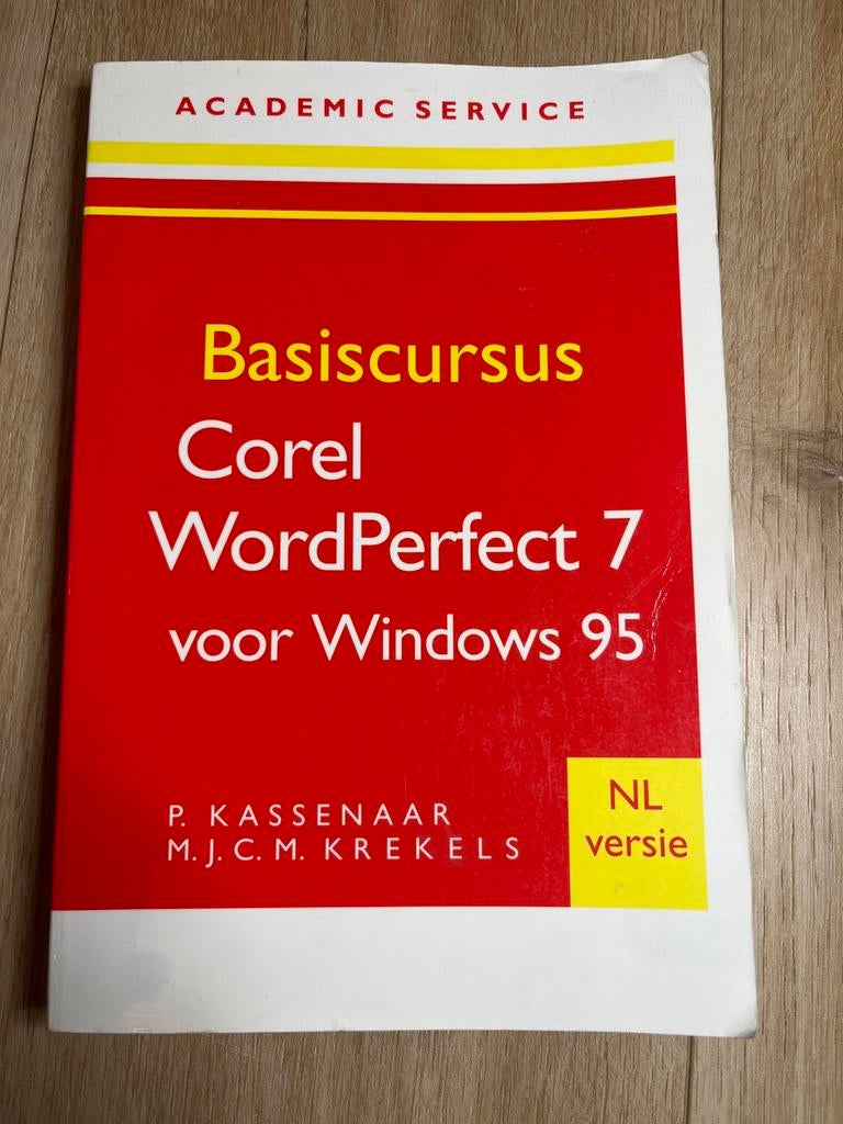 Basiscursus Corel WordPerfect 7 voor Windows 95, Ophalen of Verzenden, Gelezen, Software