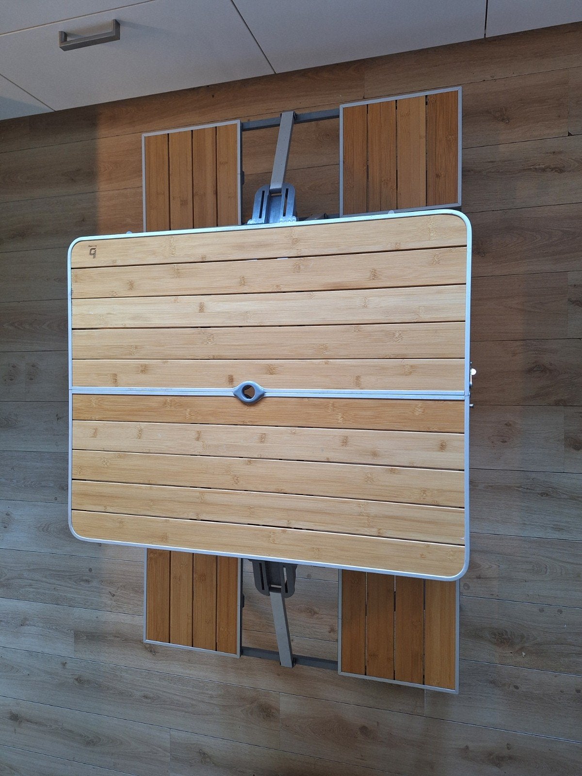 Opvouwbare campingtafel + 4 zitjes met bamboe blad, Ophalen, Zo goed als nieuw, Campingtafel