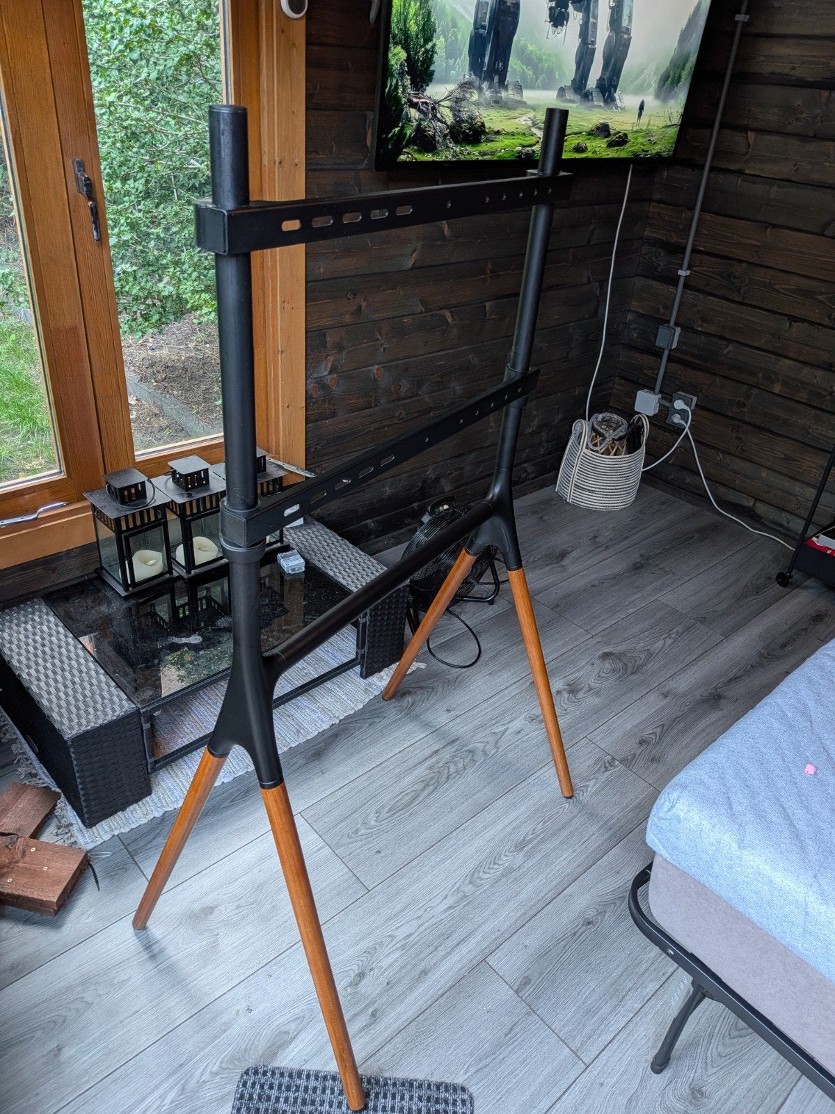 TV-standaard met houten poten