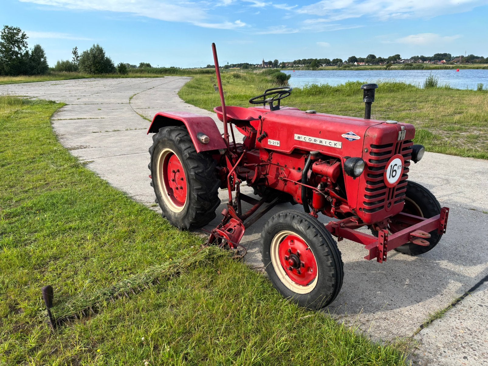 mc Cormick d219 met werkende maaibalk met aflegbord, Tot 2500, Oldtimer, McCormick, Ophalen of Verzenden