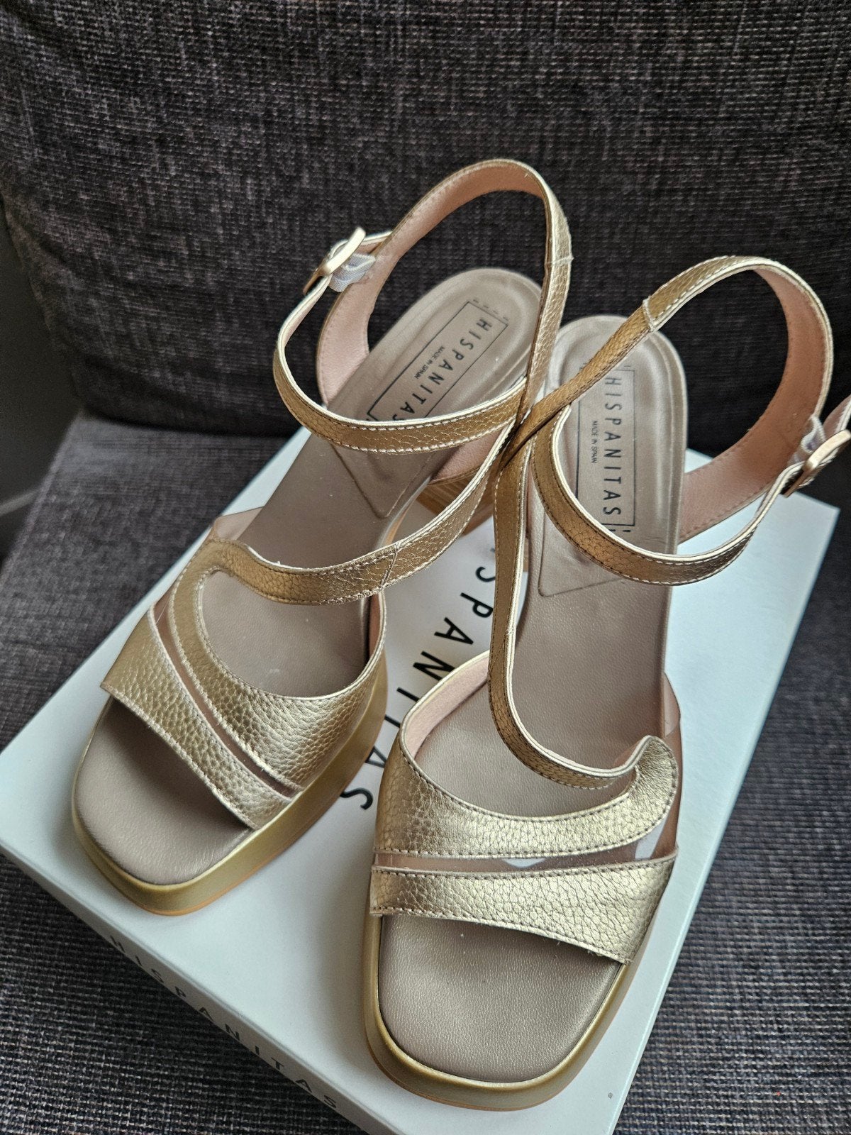 Zgan! Hispanitas Gouden Sandalen met Blokhak - Maat 40, Overige kleuren, Hispanitas, Zo goed als nieuw, Sandalen of Muiltjes