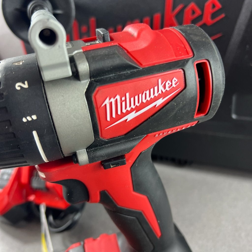 Milwaukee M18 BLDD2 Accu schroeftol lader+accu | 408173, Ophalen of Verzenden, Zo goed als nieuw, Boormachine, Variabele snelheid