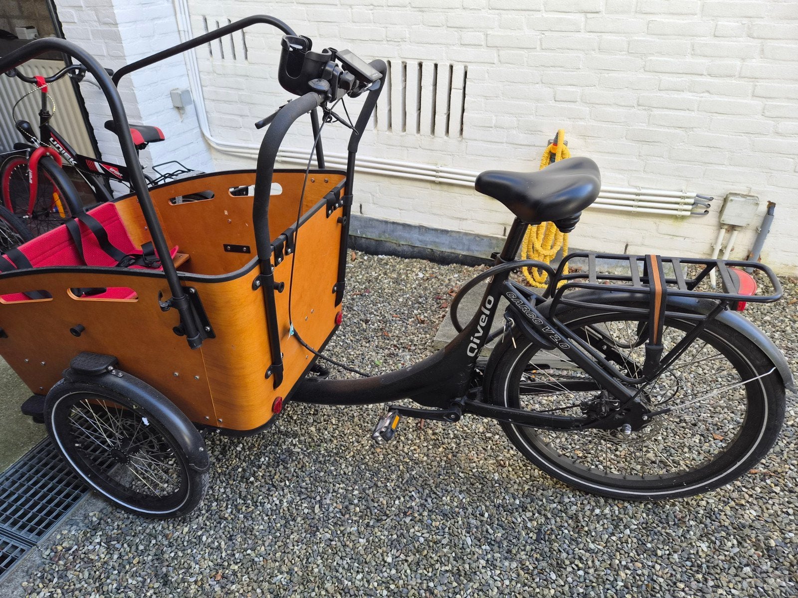 Qivelo bakfiets met huif, accu in goede staat, Fietsen en Brommers, 4 kinderen of meer, Gebruikt, Elektrisch, Ophalen
