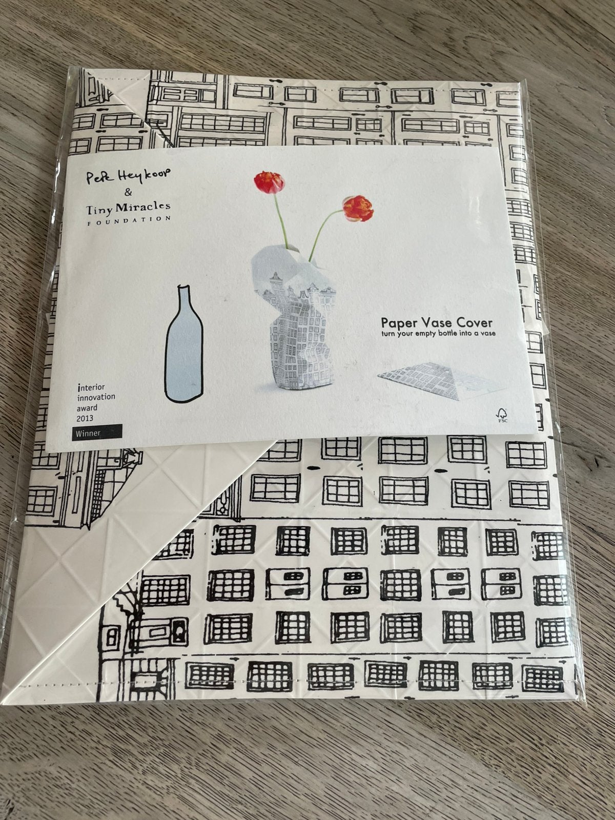 Papieren hoes om lege fles tot vaas te decorere. Nieuw, Ophalen of Verzenden, Zo goed als nieuw