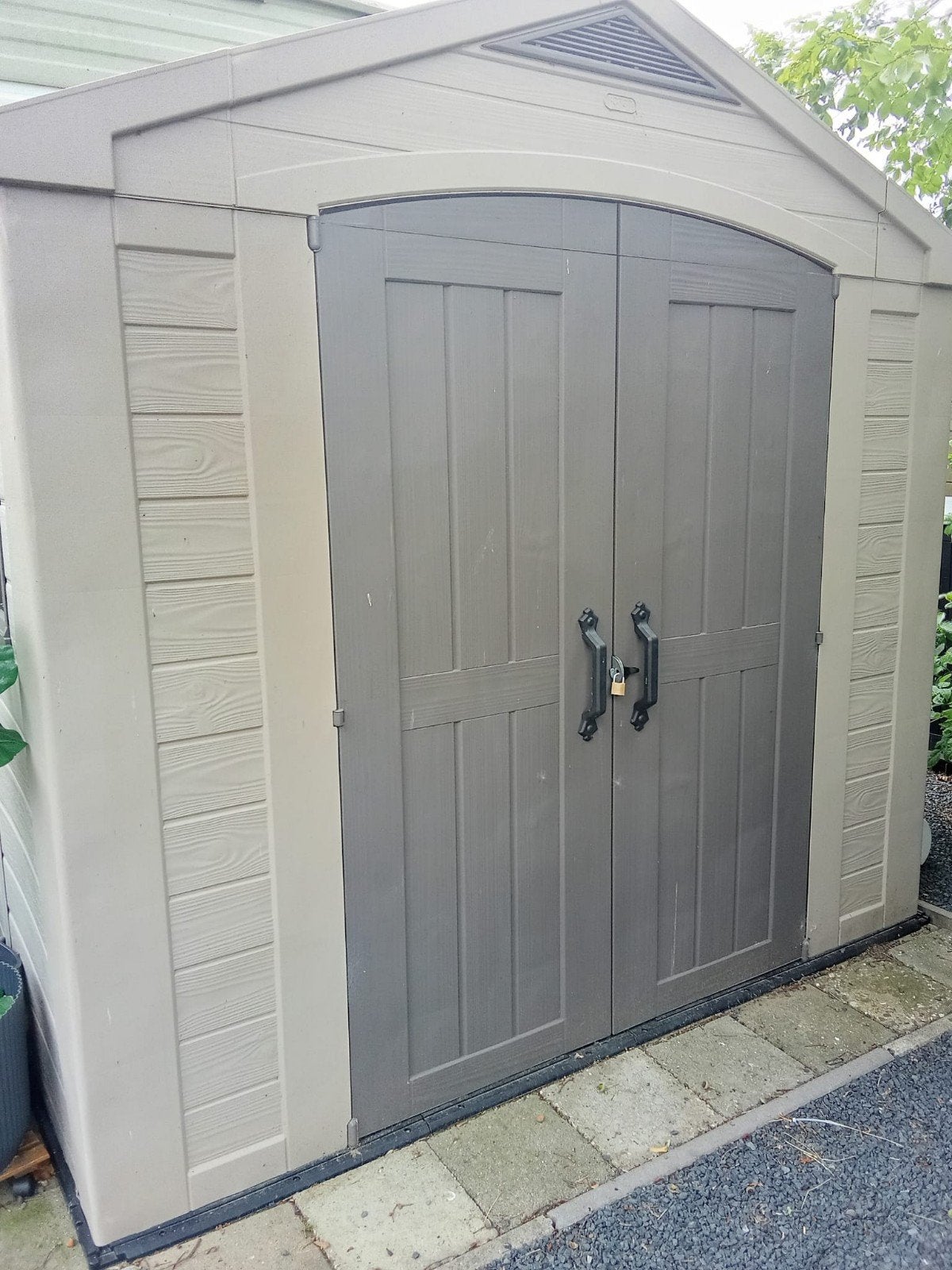 Keter factor 8x6, Tuin en Terras, Bergingen en Tuinkasten, Ophalen, Zo goed als nieuw, Kunststof, Fietsenberging