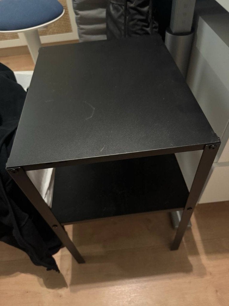 IKEA KNARREVIK nachtkastje / bijzettafel zwart, Ophalen, Gebruikt, Minder dan 45 cm, Metaal of Aluminium