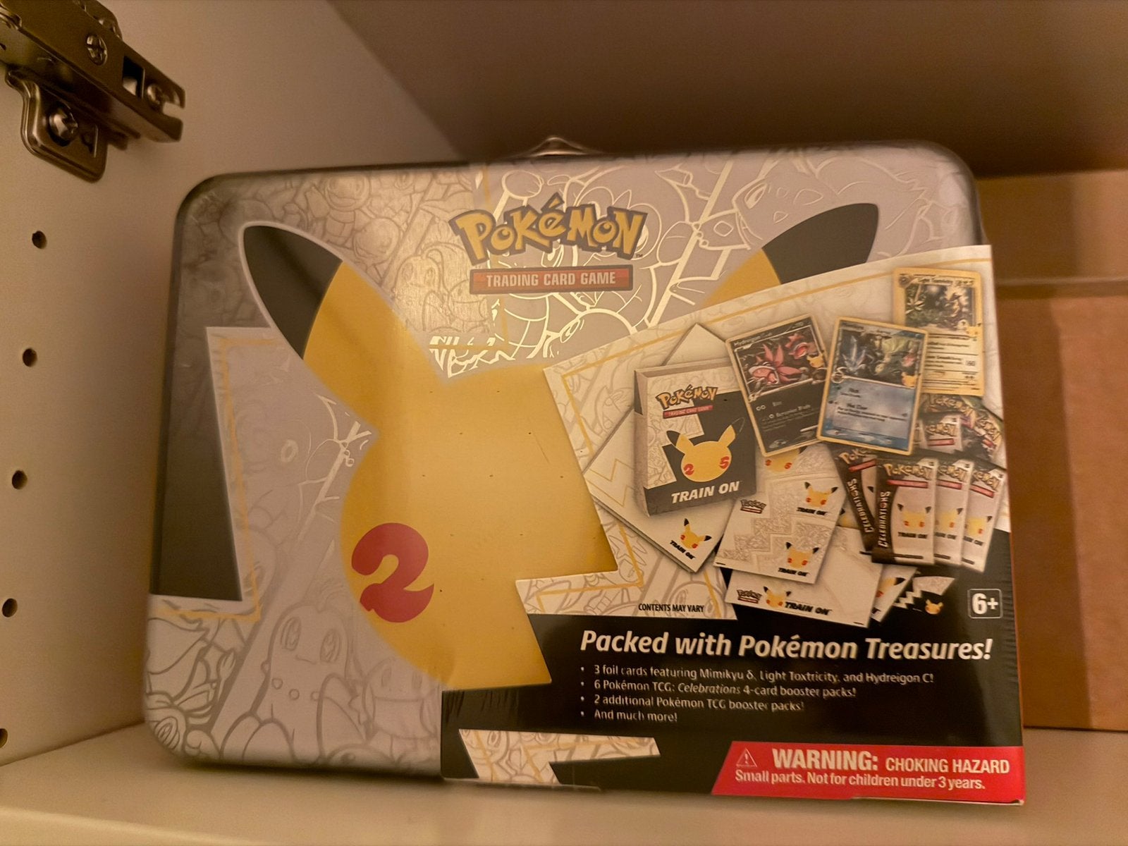 Pokemon 25th anniversary collector chest sealed, Ophalen of Verzenden, Nieuw
