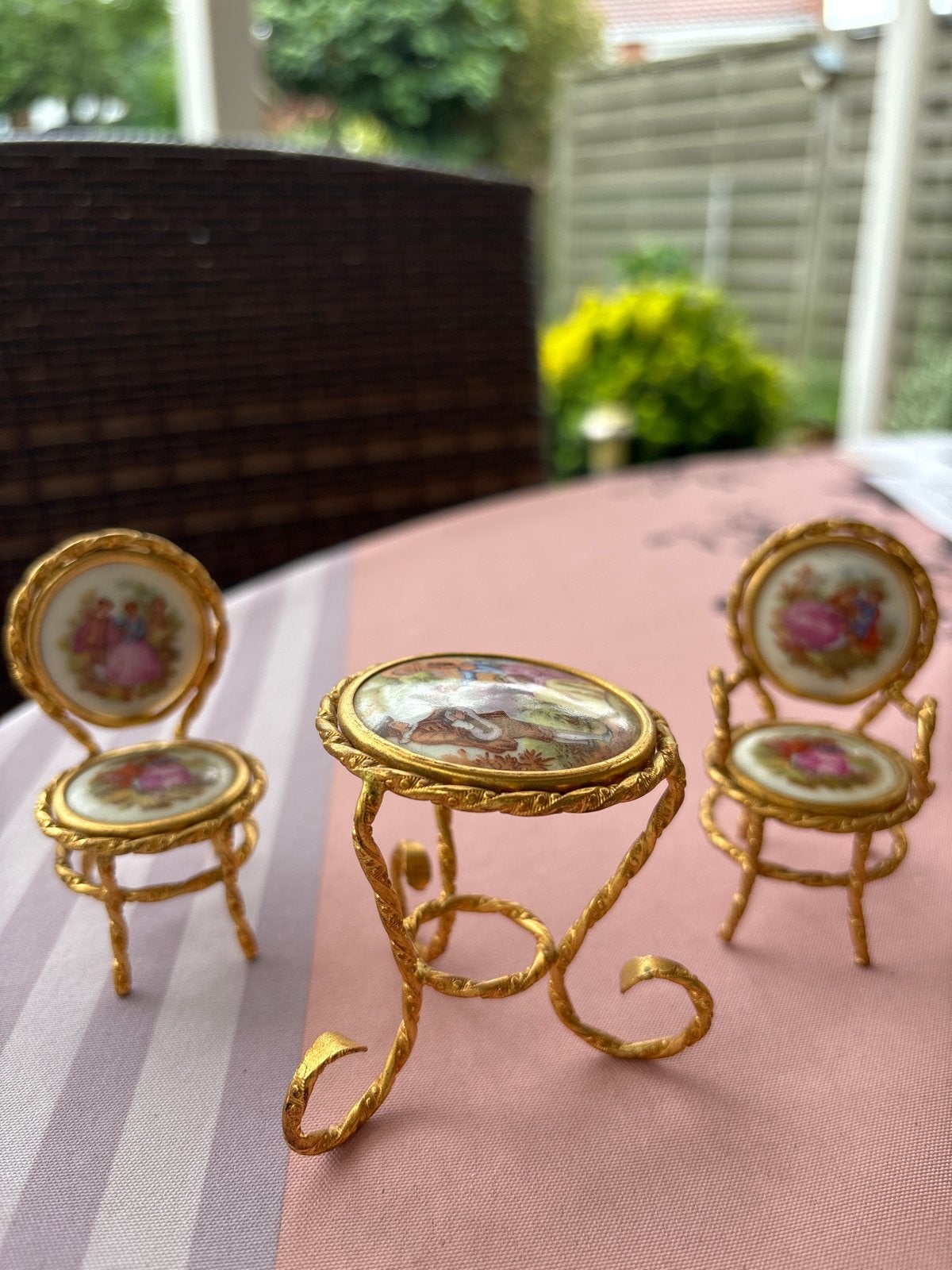 Limoges miniatuur meubelsetje, goudkleurig, Antiek en Kunst, Ophalen of Verzenden