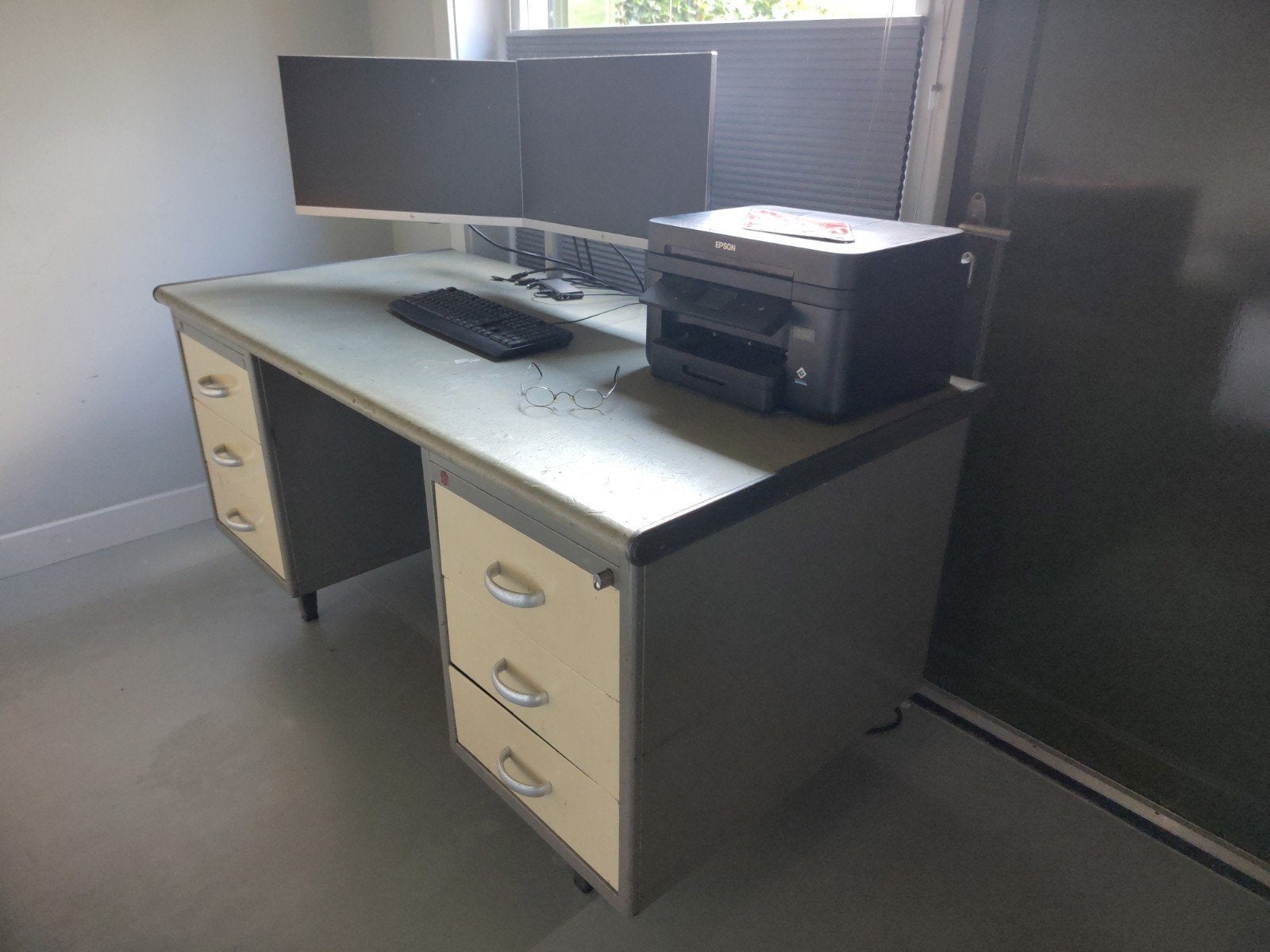 Vintage Ahrend? Gispen? bureau met lades, Ophalen, Gebruikt, 150 cm, Met lades