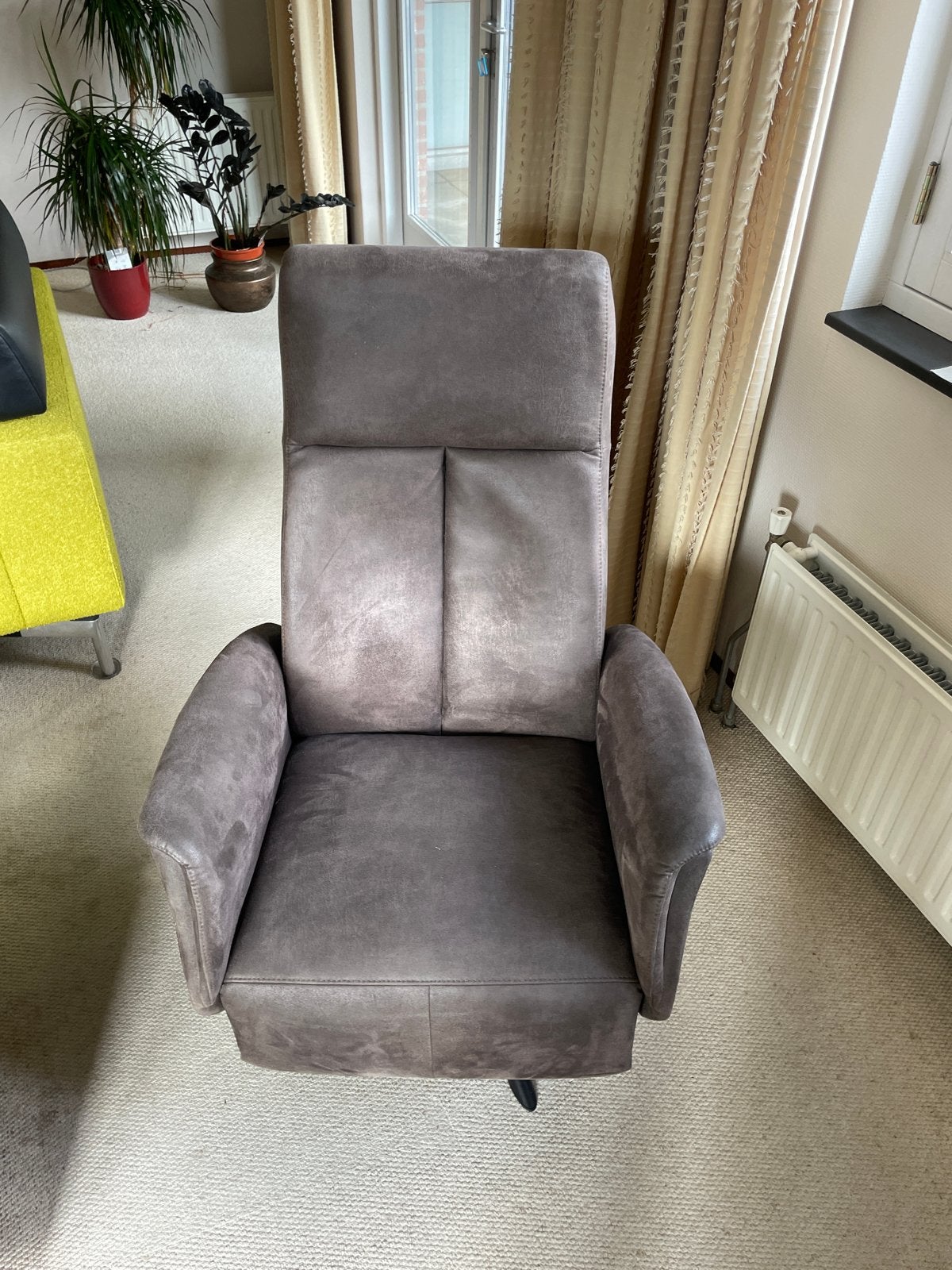 Comfortabele relaxfauteuil - Bruin, elektrisch verstelbaar, Ophalen, Gebruikt, Stof, 75 tot 100 cm
