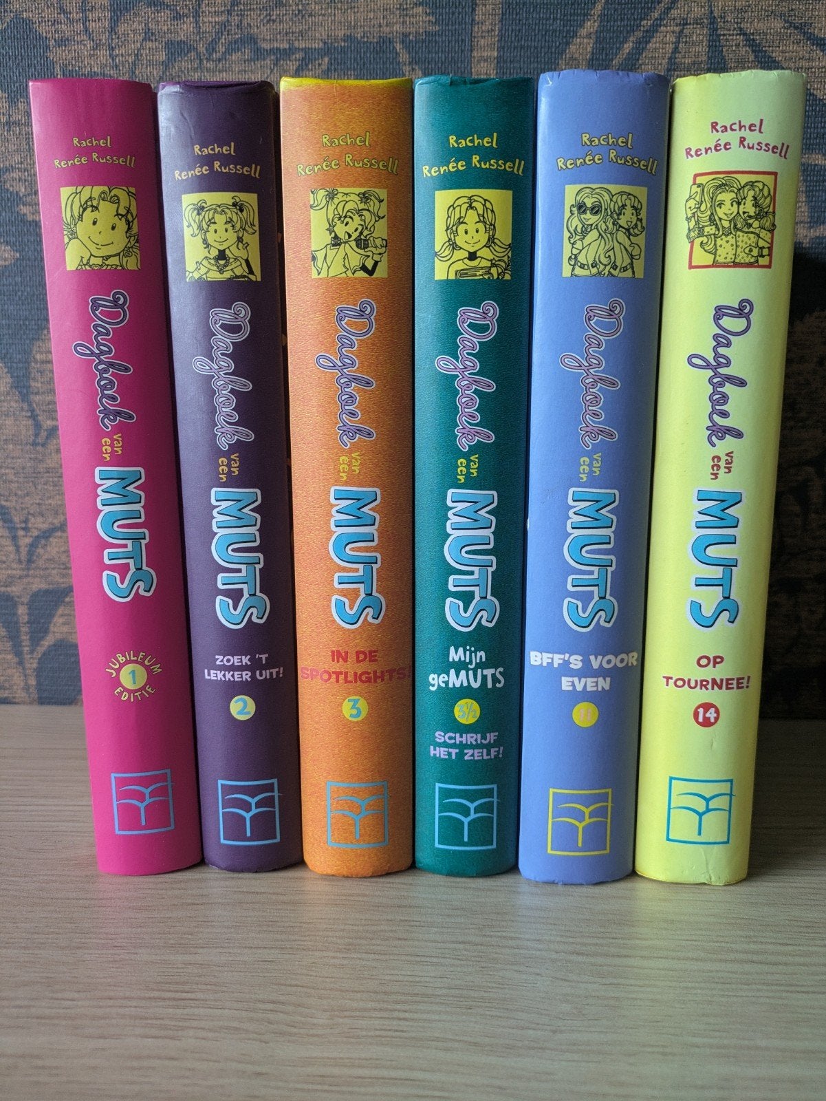 6x Dagboek van een Muts – delen 1, 2, 3, 3½, 11 en 14, Ophalen, Zo goed als nieuw, Rachel Renée Russell, Fictie