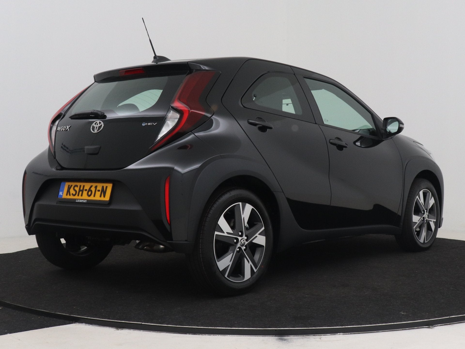 Toyota Aygo X Hybrid 115 play (bj 2026, automaat), 12 maanden, Stof, 4 stoelen, 116 pk