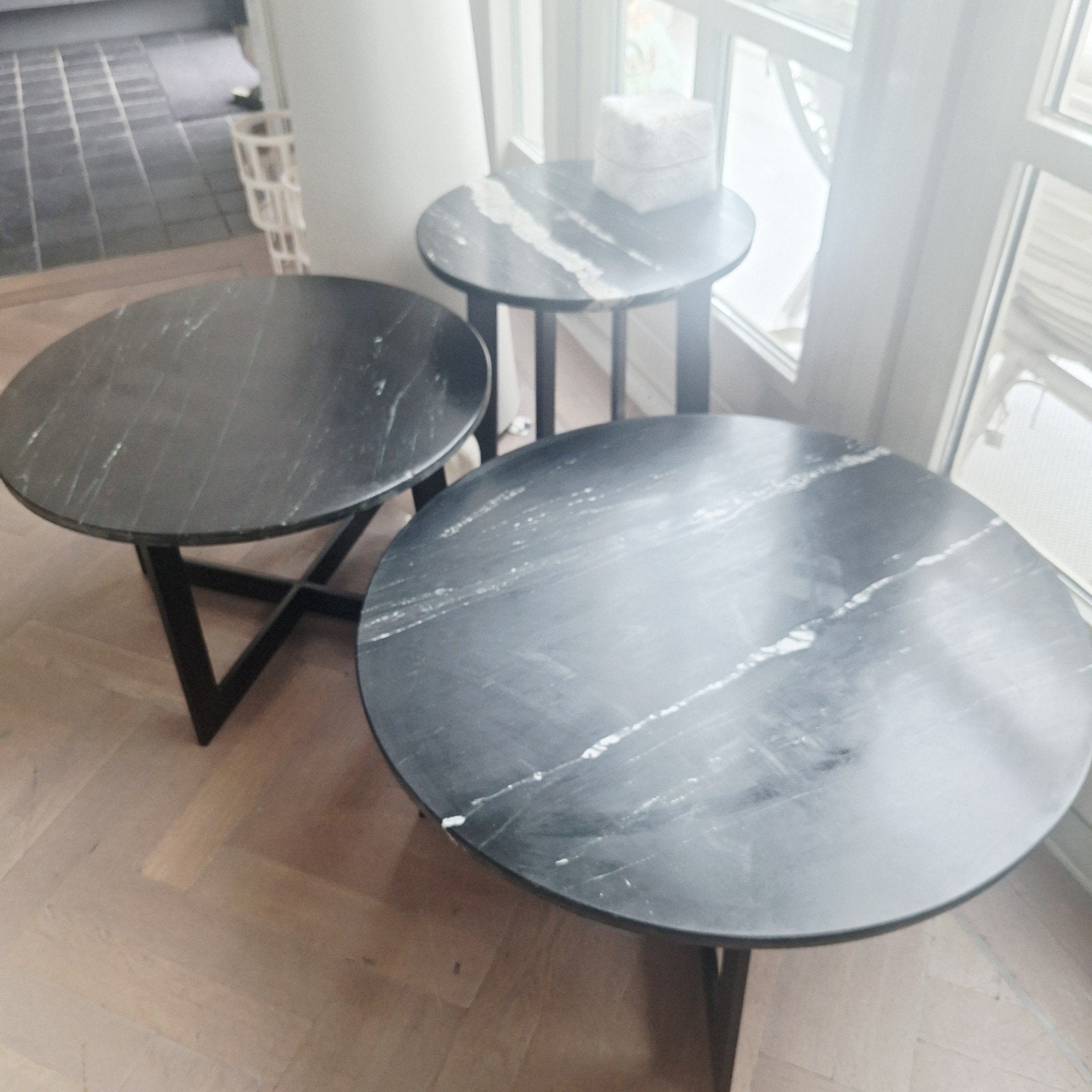 set van 3 mooie zwarte marmeren tafels, Ophalen, 50 tot 100 cm, Rond, 50 tot 100 cm