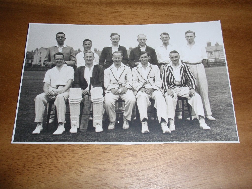 ( Gebreken ) Fotokaart cricket team Sport, Verzenden, 1940 tot 1960, Ongelopen, Sport en Spel