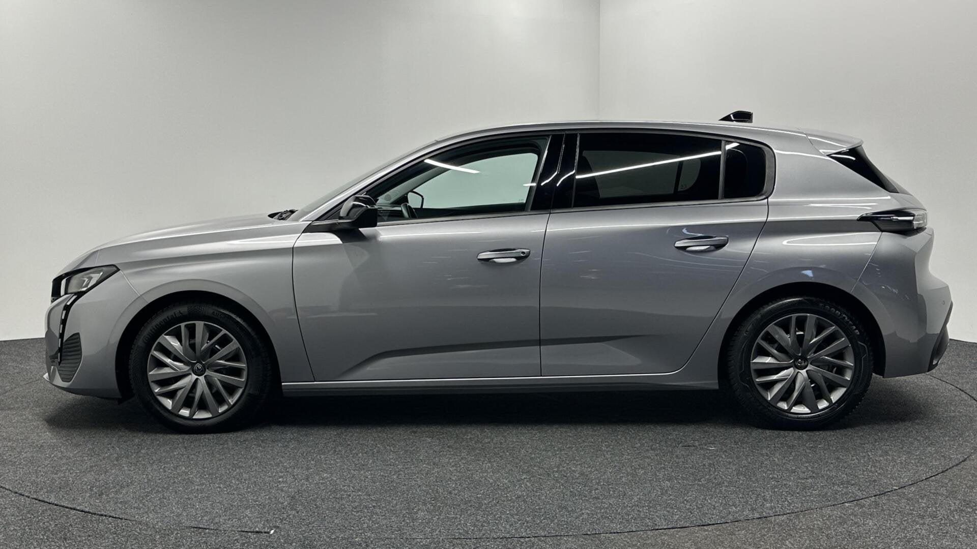 Foto 8 van Peugeot 308 1.2 PureTech Active Pack Business CARPLAY NAVI C