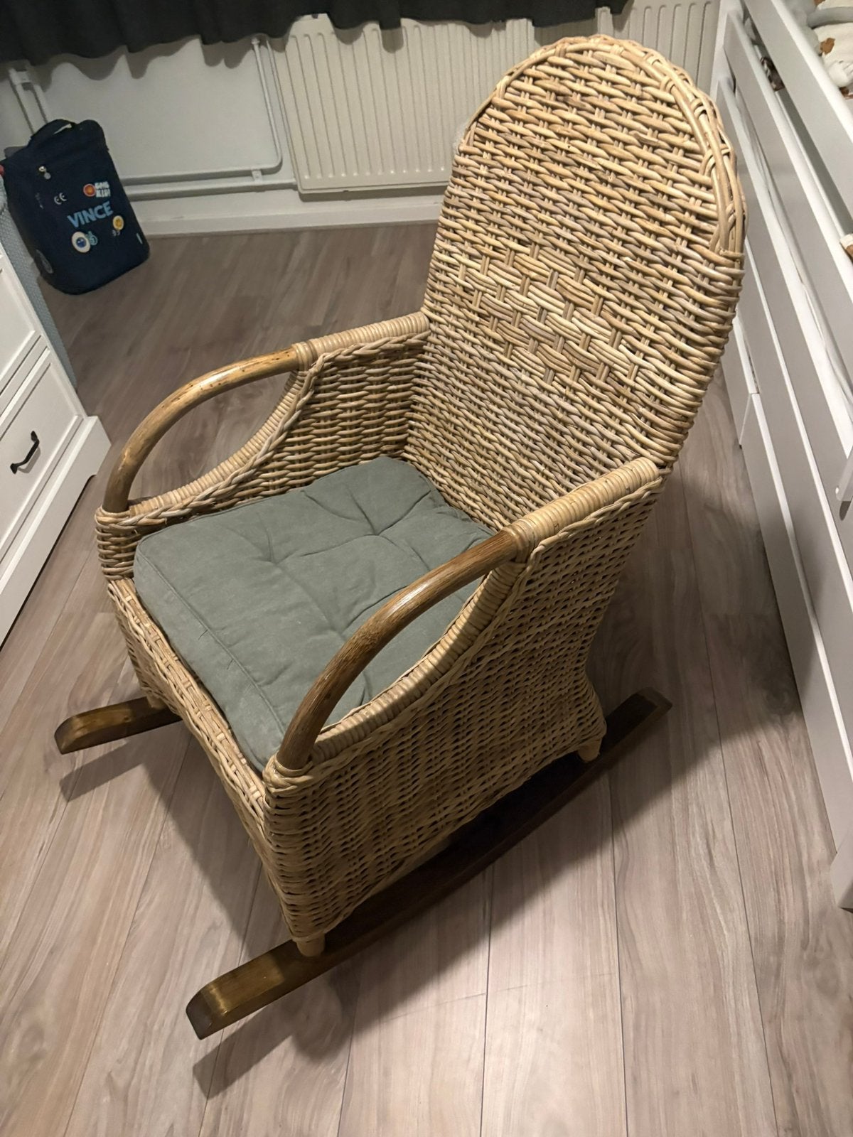 Schommelstoel rotan in nieuwe staat, Kinderen en Baby's, Kinderkamer | Tafels en Stoelen, Ophalen of Verzenden, Zo goed als nieuw