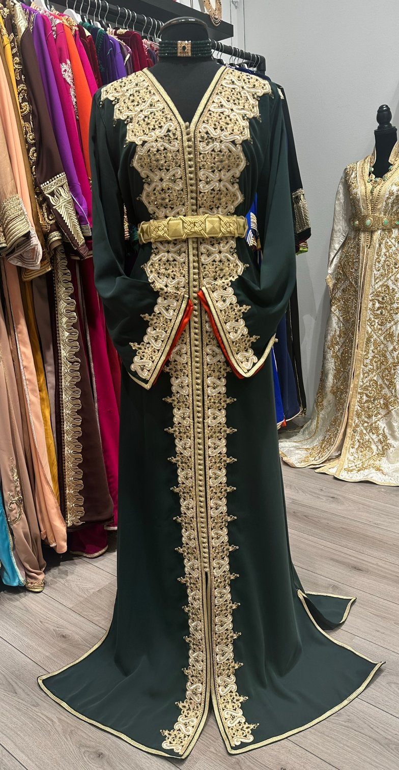 Prachtige Groene Kaftan met Gouden Borduurwerk en steentjes, Maat 38/40 (M), Verzenden, Nieuw, Knielengte