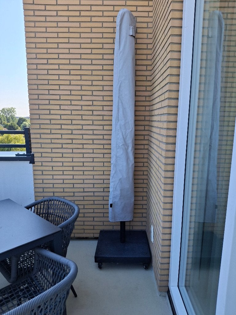 Parasol met voet en hoes, Ophalen, Kantelbaar, 2 tot 3 meter, Zo goed als nieuw