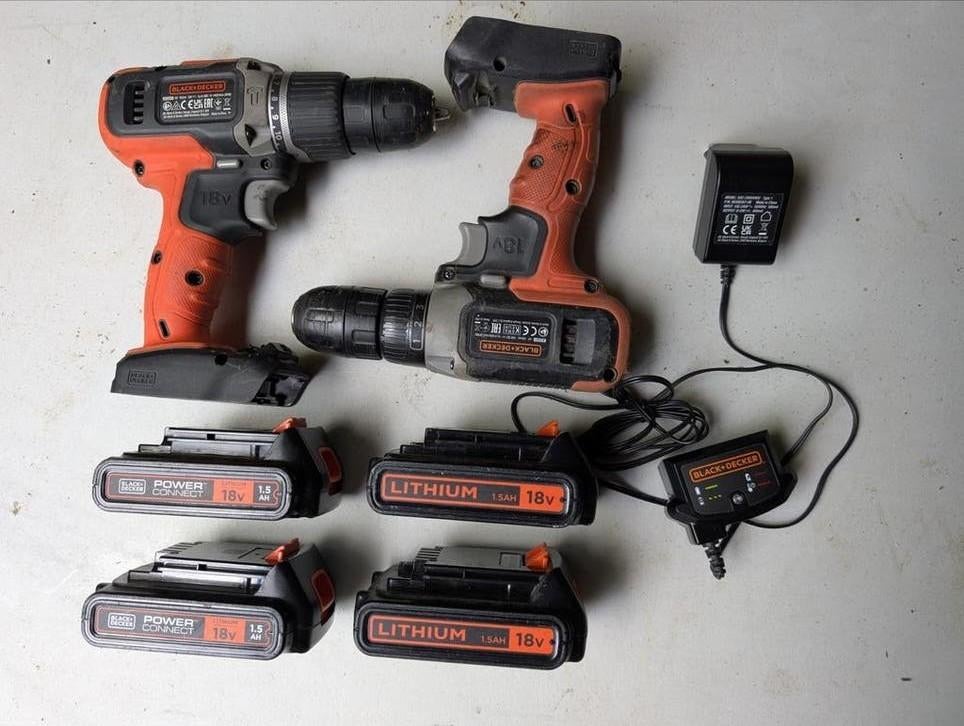 2 Black & Decker draadloze boormachines met 4 accu's, Ophalen of Verzenden, Gebruikt, Boormachine