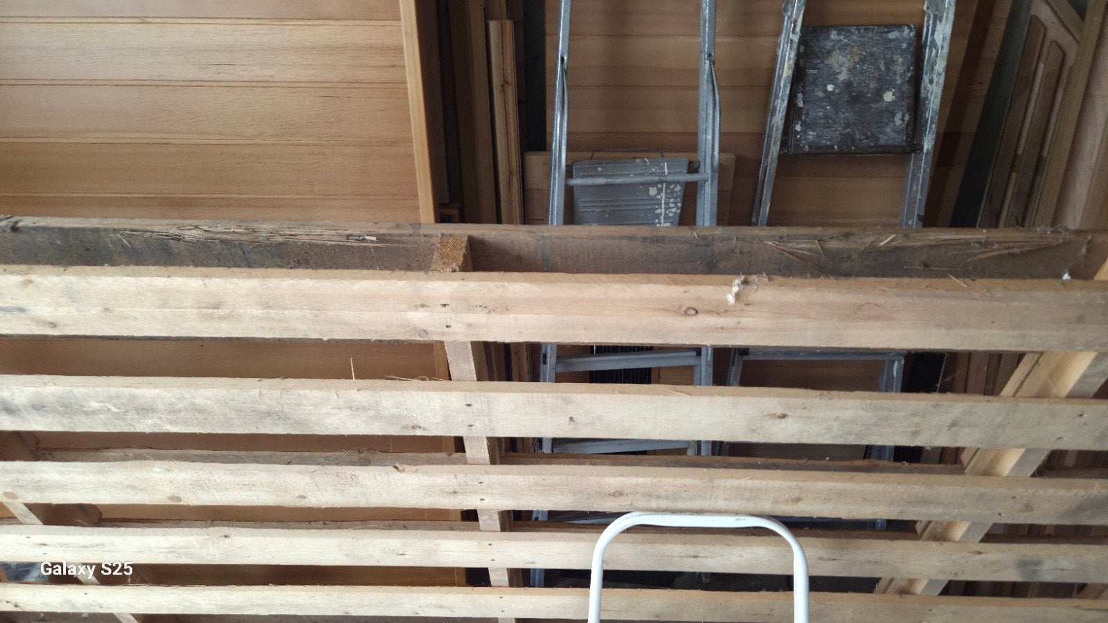 gratis houten pallet L250 W131
size L 250cm  W131, Ophalen, Gebruikt, 25 tot 50 mm, Pallet