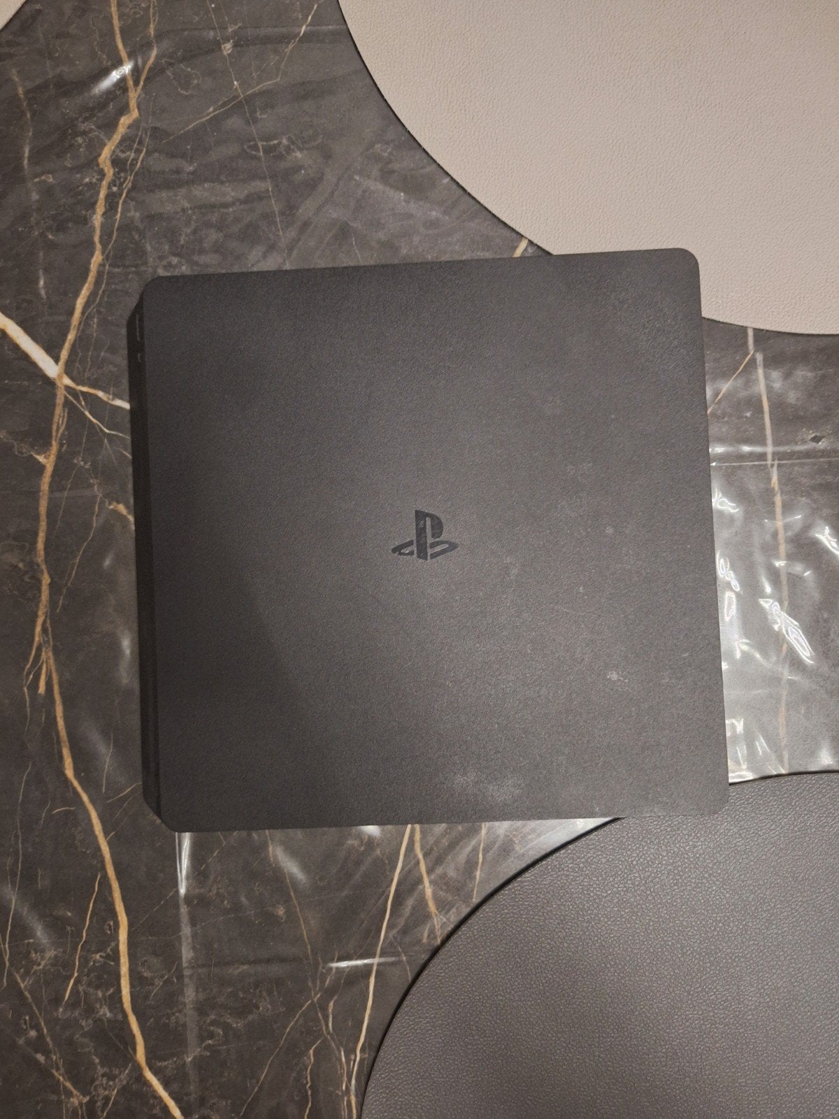 PS4, 8 games, 2 laders en 3 controllers., Nieuw, Ophalen of Verzenden, 3 spelers of meer, Gekoppelde computers