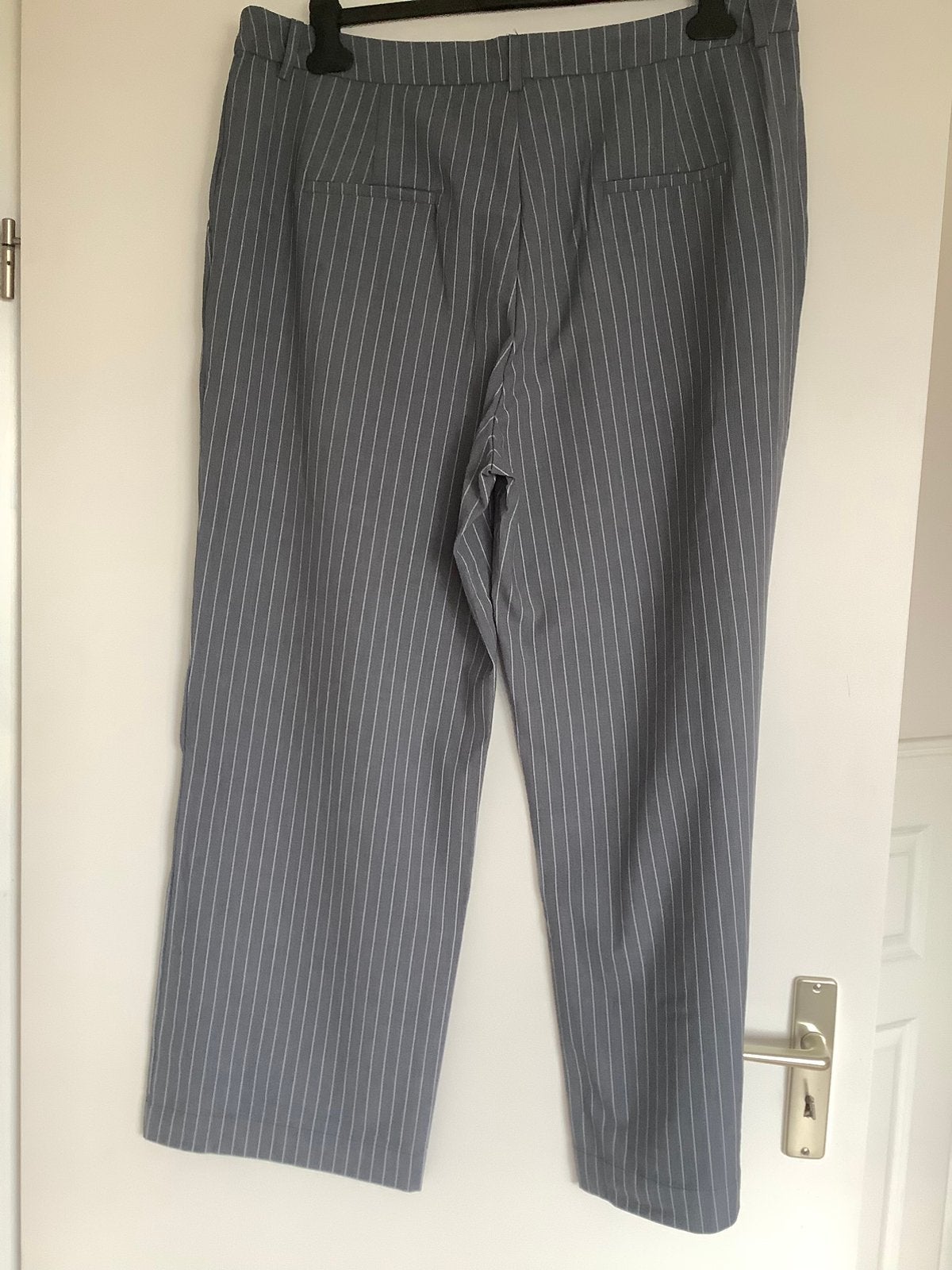 Mooie grijze broek maat 44, Ophalen of Verzenden, Zo goed als nieuw, Grijs, Broek of Spijkerbroek