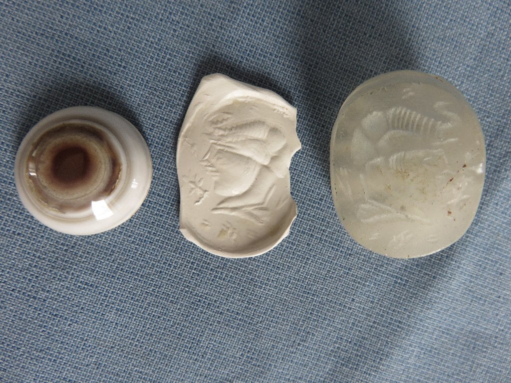 Antieke zegel in bergkristal en gem in steen - bodemvondsten, Ophalen of Verzenden