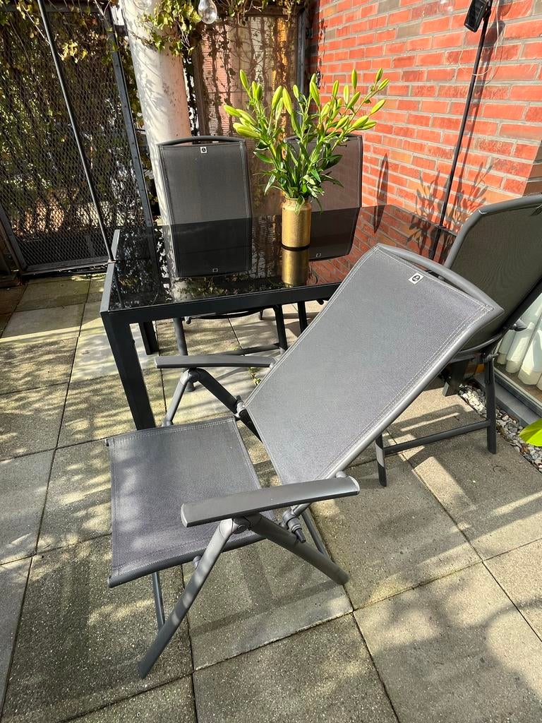 Moderne Grijze Tuinset - Glas Tafel + 4 Leen Bakker Stoelen, Tuin en Terras, Tuinsets en Loungesets, Ophalen, Eettafel, Zo goed als nieuw