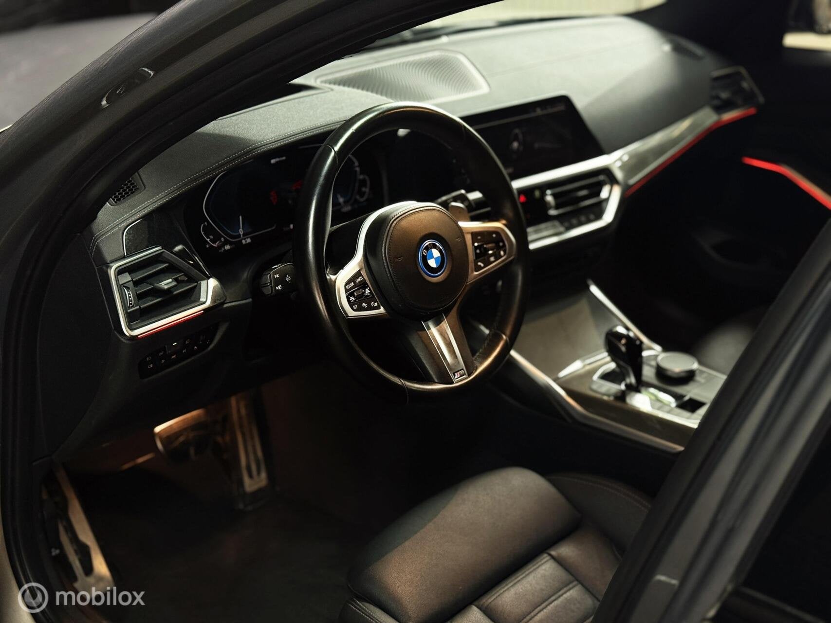 BMW 3-serie Touring 330e xDrive High Executive M PAKKET, Auto's, 1998 cc, Gebruikt, Euro 6, 4 cilinders