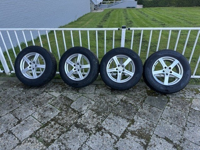 Complete set winterwielen  17 inch  5x114,3 bijv Hyundai, Auto-onderdelen, Ophalen, Gebruikt, Banden en Velgen, 17 inch