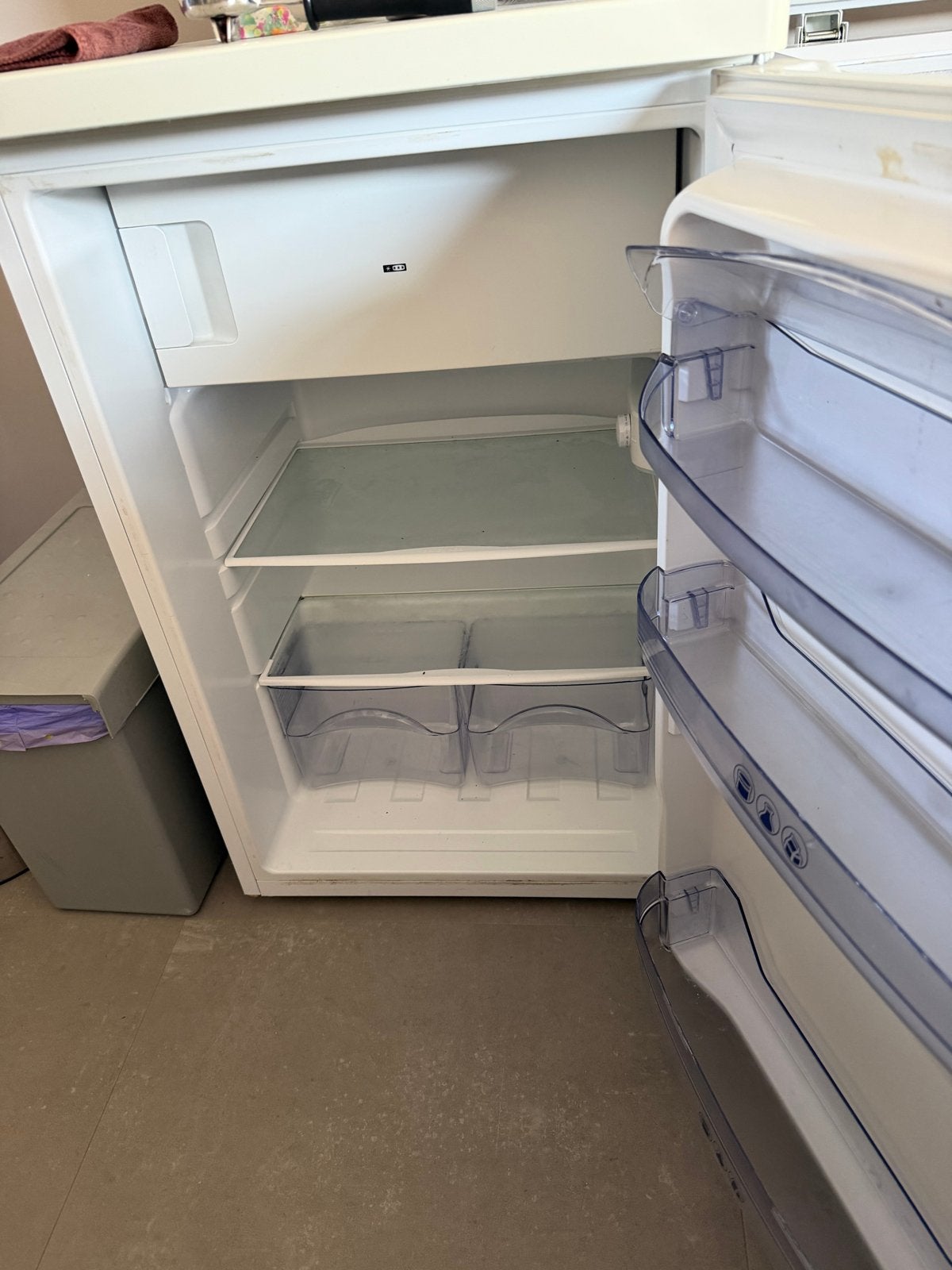 Whirlpool tafelmodel koelkast met vriesvak, Gebruikt, 100 tot 150 liter, 45 tot 60 cm, Met vriesvak