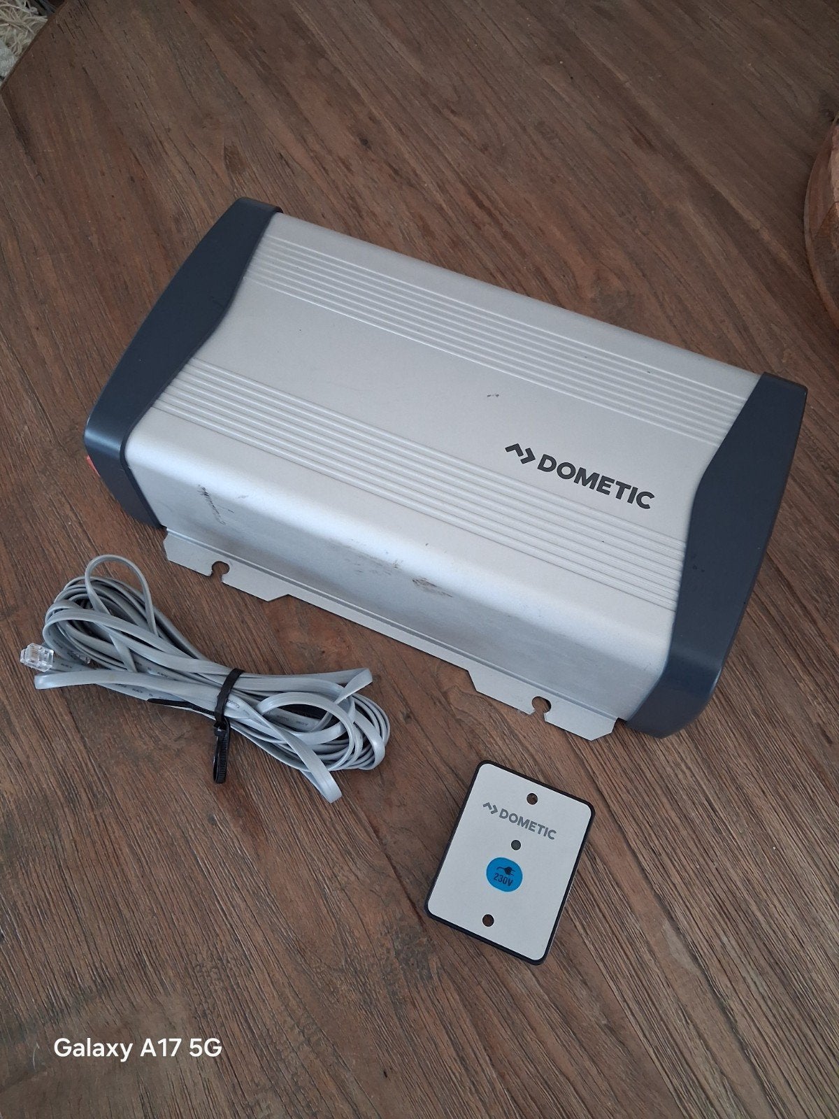 Dometic omvormer 24v output 220v met afstandsbediening, Ophalen of Verzenden, Gebruikt, Overige merken, Elektronica en Kabels
