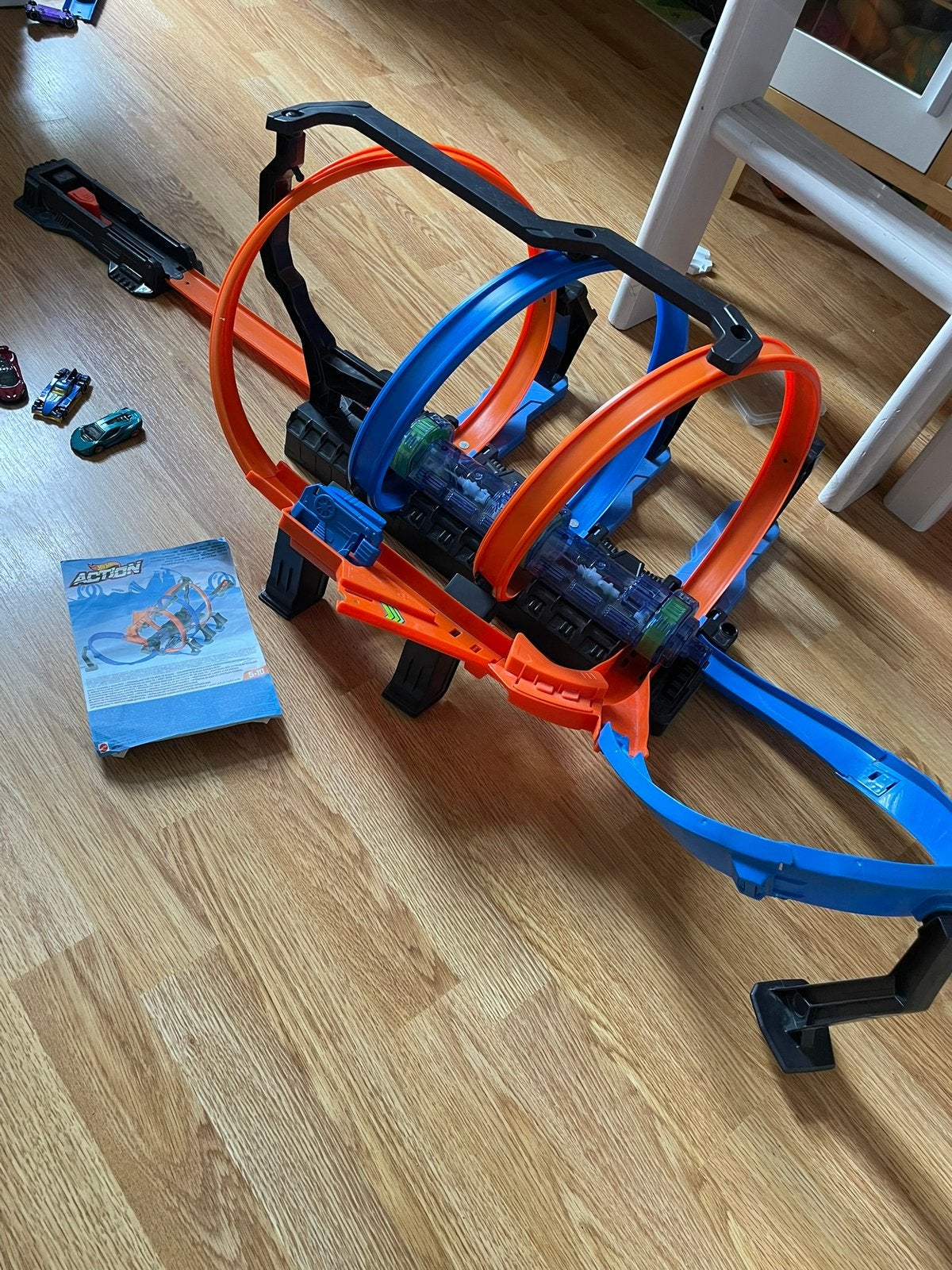 Hotwheels Action Spiraal Crash + 3 autos en diversen, Ophalen, Zo goed als nieuw, Elektrisch, Hot Wheels