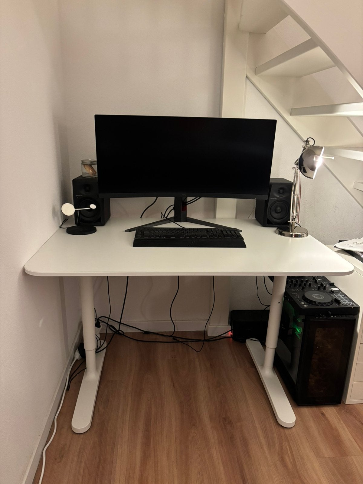 Ikea Bekant verstelbaar bureau, Huis en Inrichting, Ophalen, Zo goed als nieuw