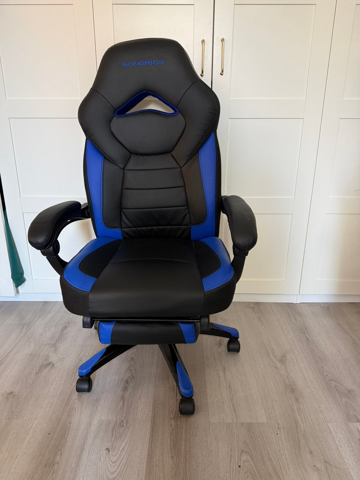 Gaming Bureaustoel Songmics Zwart/Blauw met Voetensteun, Zwart, Ophalen of Verzenden, Zo goed als nieuw, Gaming bureaustoel