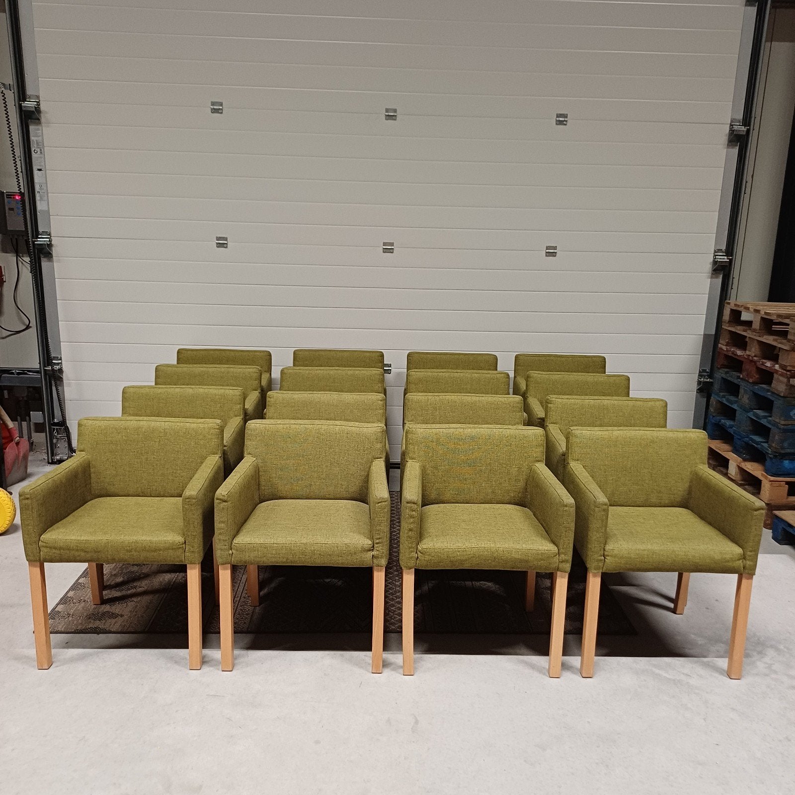 16 x partij fauteuils / partij stoelen ( ROBOS ), Ophalen