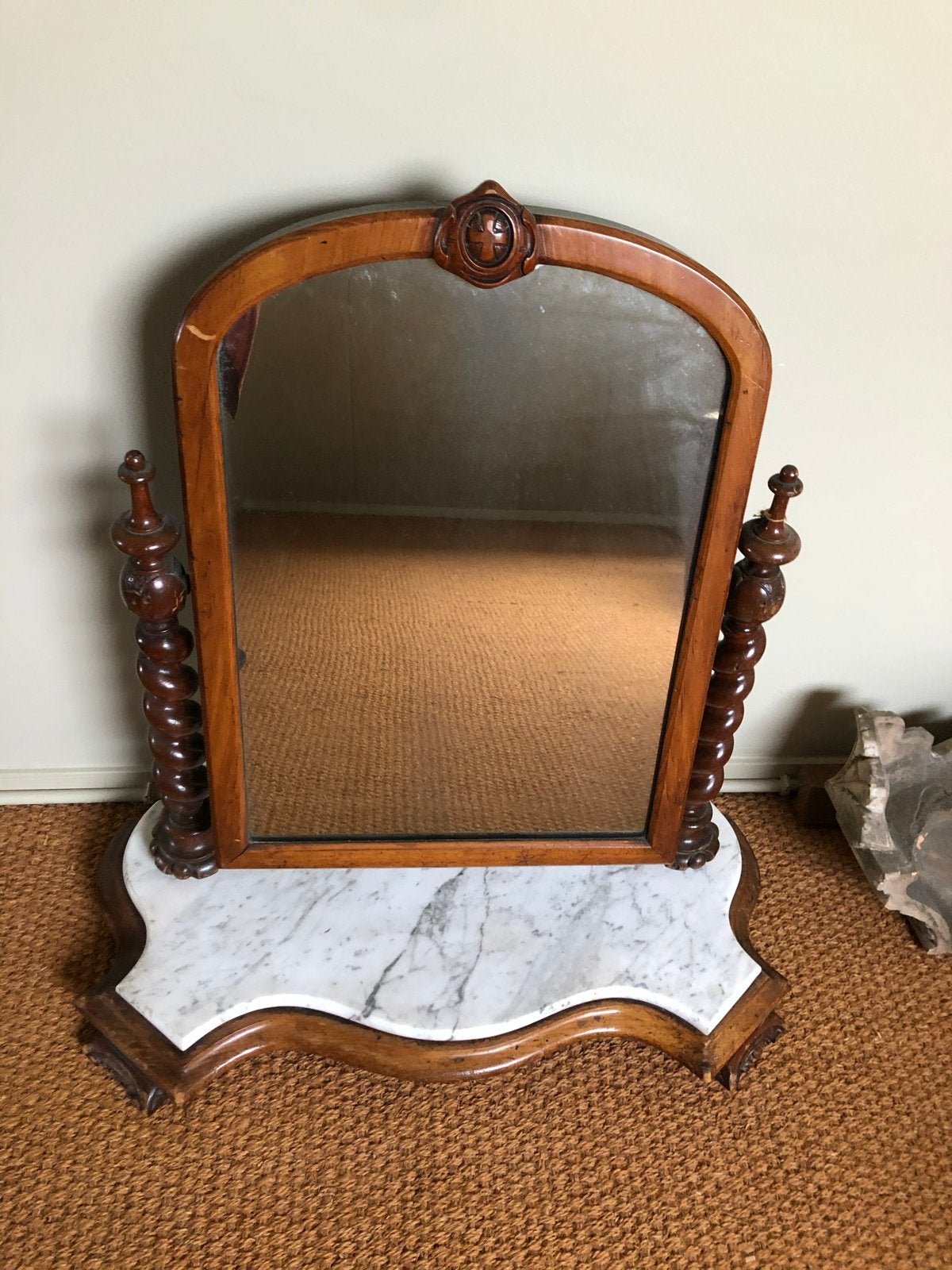 Antieke kantelbare kapspiegel met marmer  en gedraaide armen, Antiek en Kunst, Ophalen, Rechthoekig, Minder dan 50 cm, Minder dan 100 cm