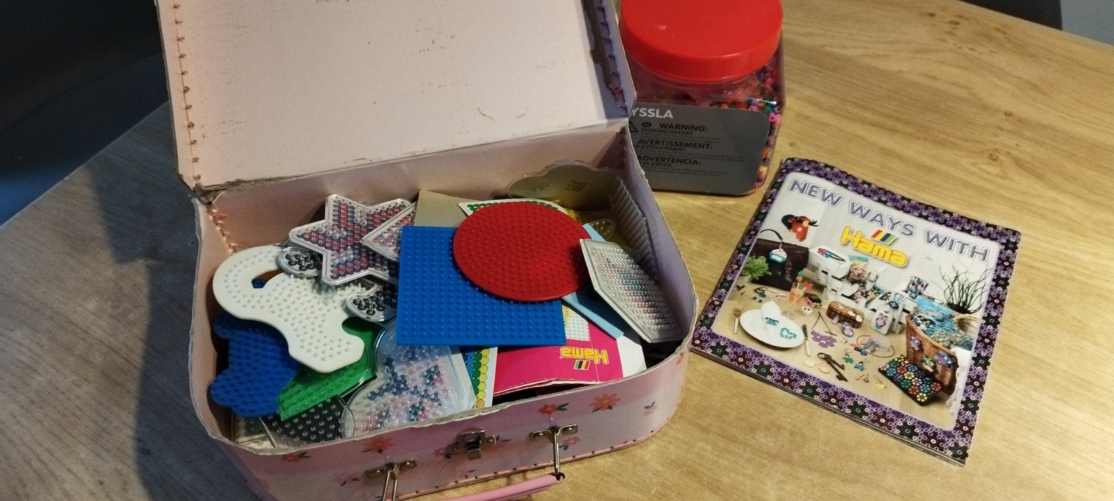 Hama strijkkralen set met koffer en boekje, Ophalen, Gebruikt, Meerkleurig, Kunststof