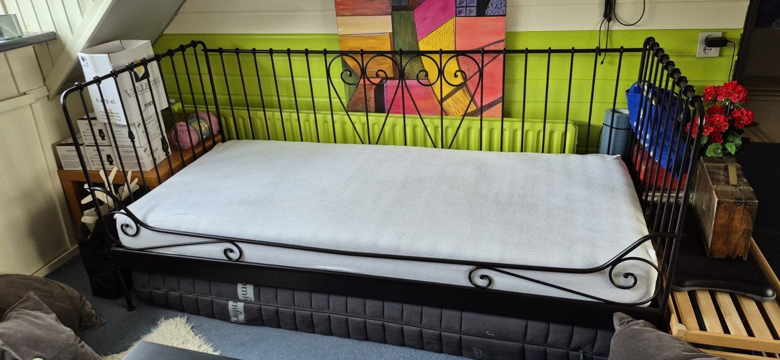 Zwart metalen bedframe met sierlijke details, Ophalen, Gebruikt, 90 cm, Eenpersoons