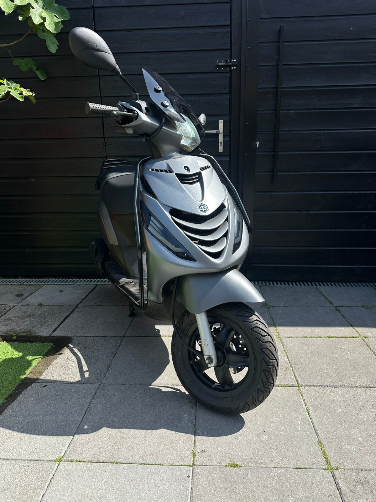 Piaggio Zip SP 2000 4t brom 2015 led valbeugels smoke, Fietsen en Brommers, Scooters | Piaggio, Ophalen, Gebruikt, Maximaal 45 km/u