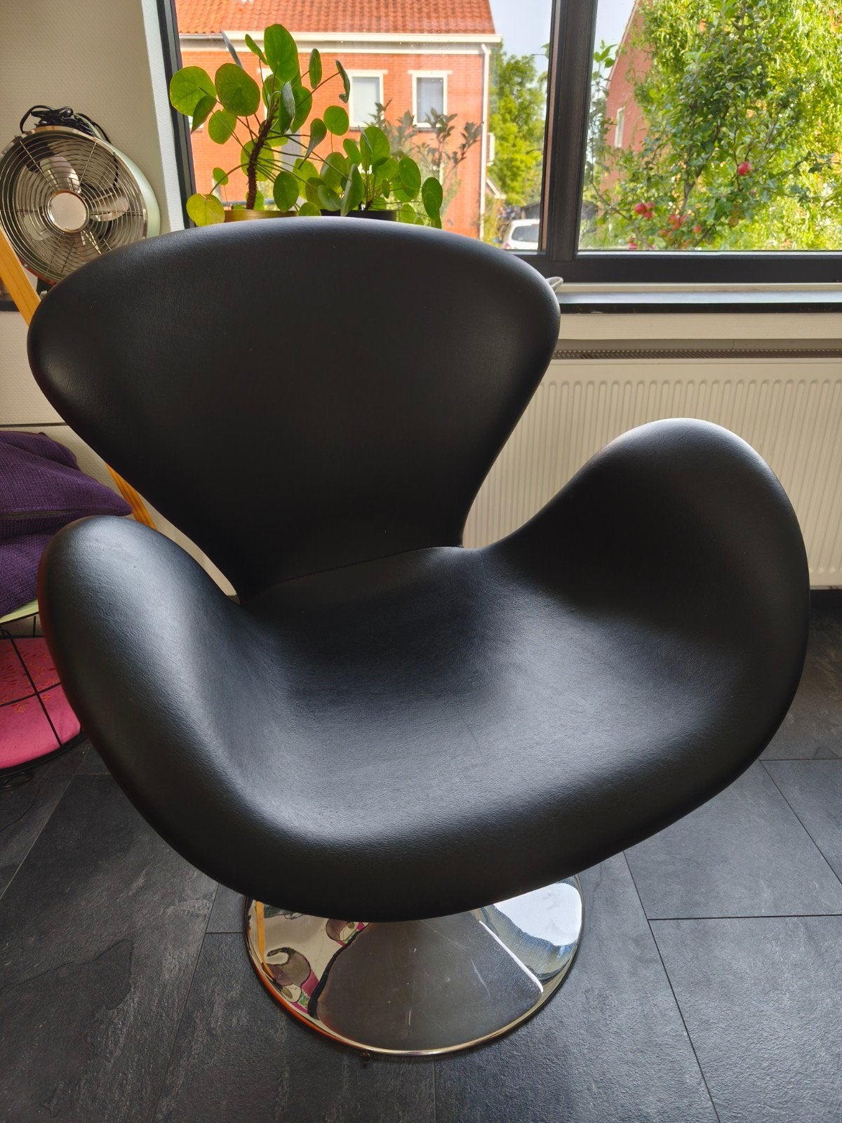 Stijlvolle Swann lookalike fauteuil - Zwart/Wit, Ophalen, 75 tot 100 cm, Kunststof, Gebruikt