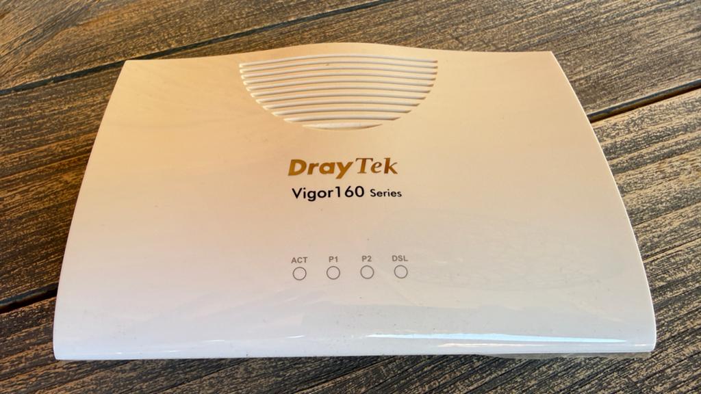DrayTek Vigor 160 Series VDSL2/ADSL2+ Modem Router, Ophalen of Verzenden, Zo goed als nieuw, Router met modem