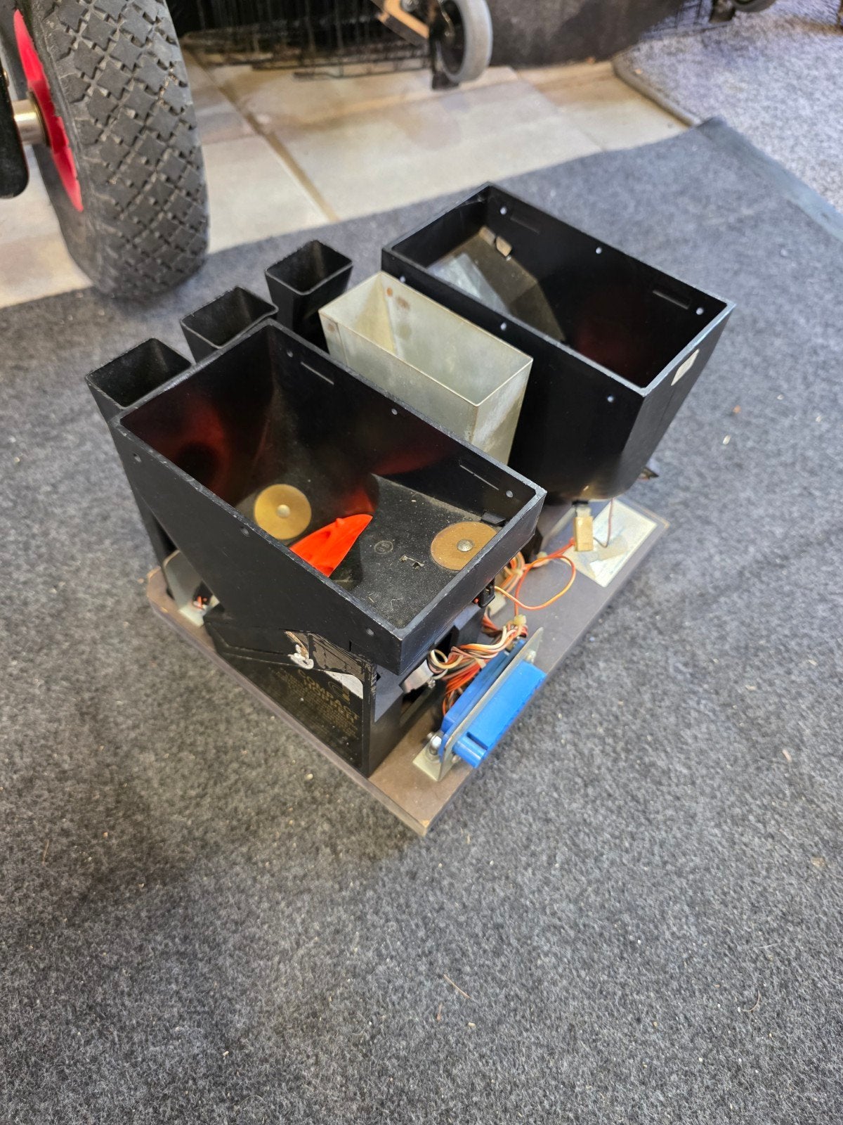 Gokkast hopper - Compact Hopper - Werkt naar behoren, Verzamelen, Automaten | Gokkasten en Fruitautomaten, Ophalen of Verzenden