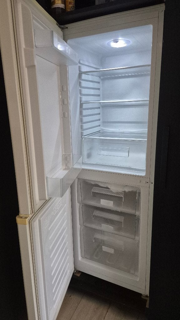 Foto 4 van Grote kast inclusief koelkast