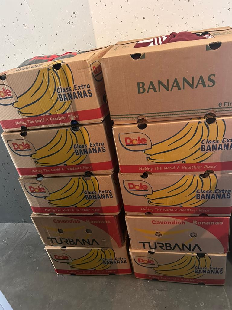Mooi 10 dozen partij kleding meer dan 200 stuks, Ophalen, Zo goed als nieuw