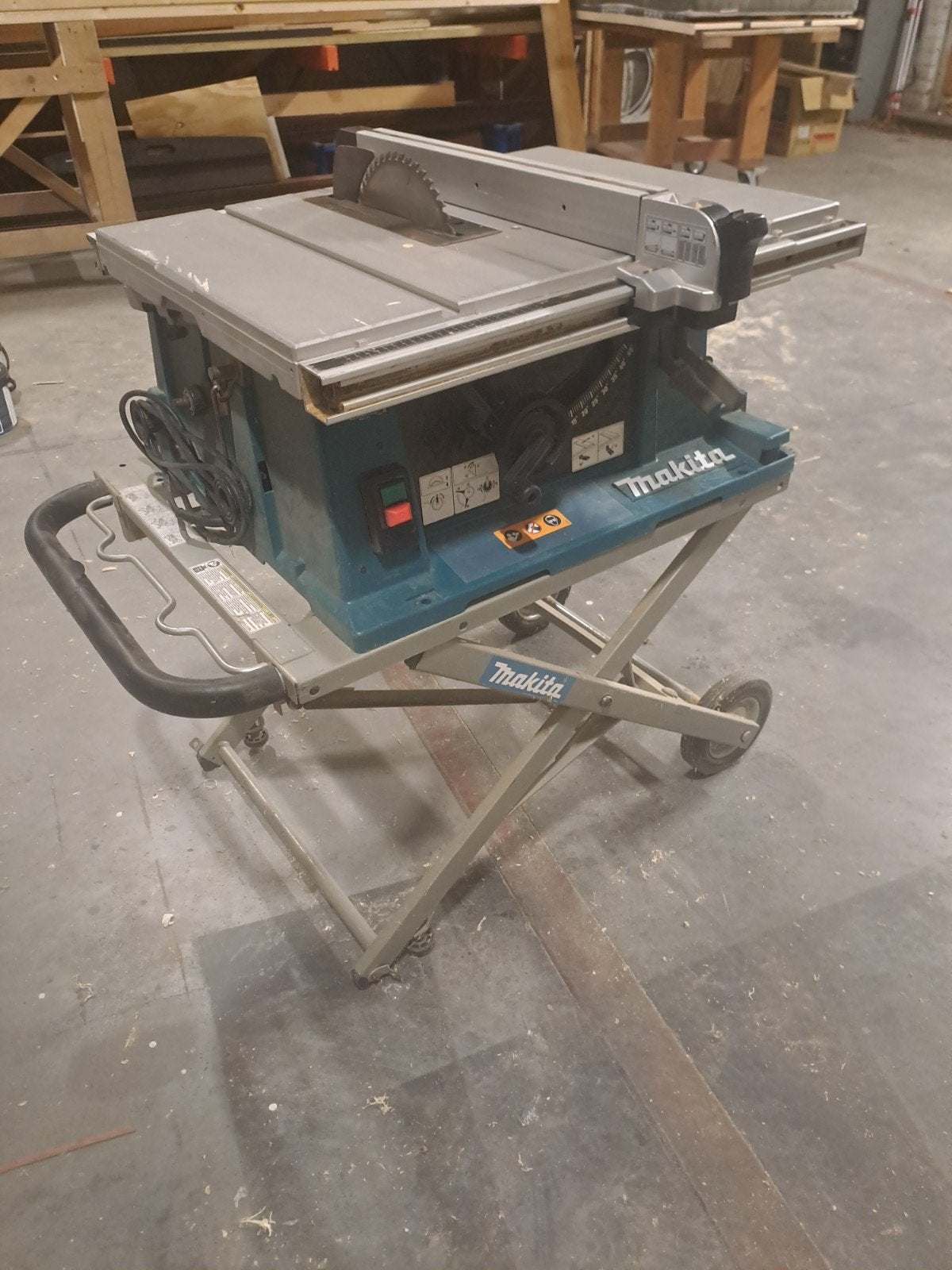 Makita 2704 Tafelzaag - Krachtige en Nauwkeurige Zaag, Ophalen, Gebruikt, Cirkelzaag, 70 mm of meer