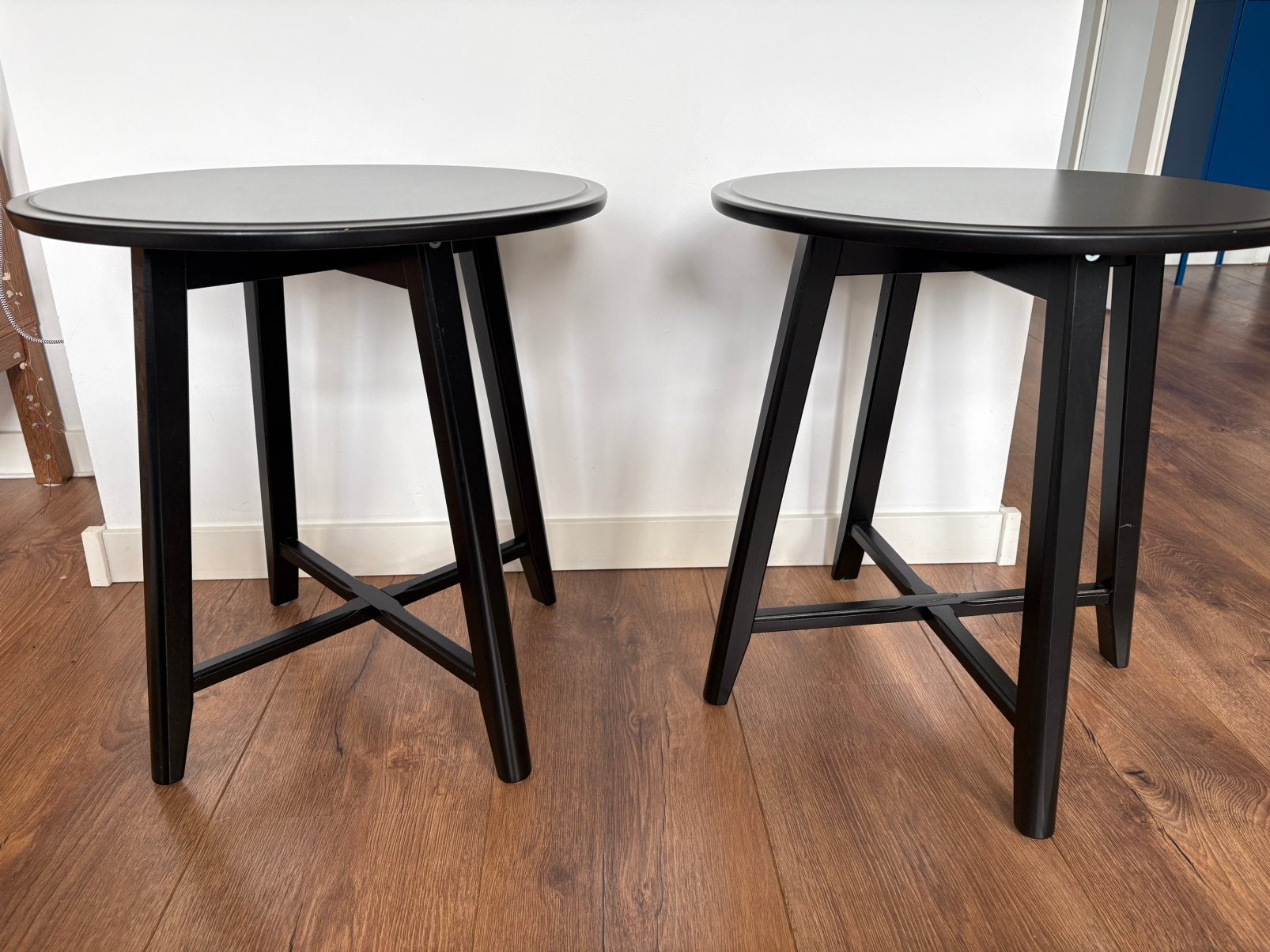 Kragsta ikea bijzettafel twee keer zwart, Huis en Inrichting, Tafels | Bijzettafels, Minder dan 55 cm, Rond, Zo goed als nieuw
