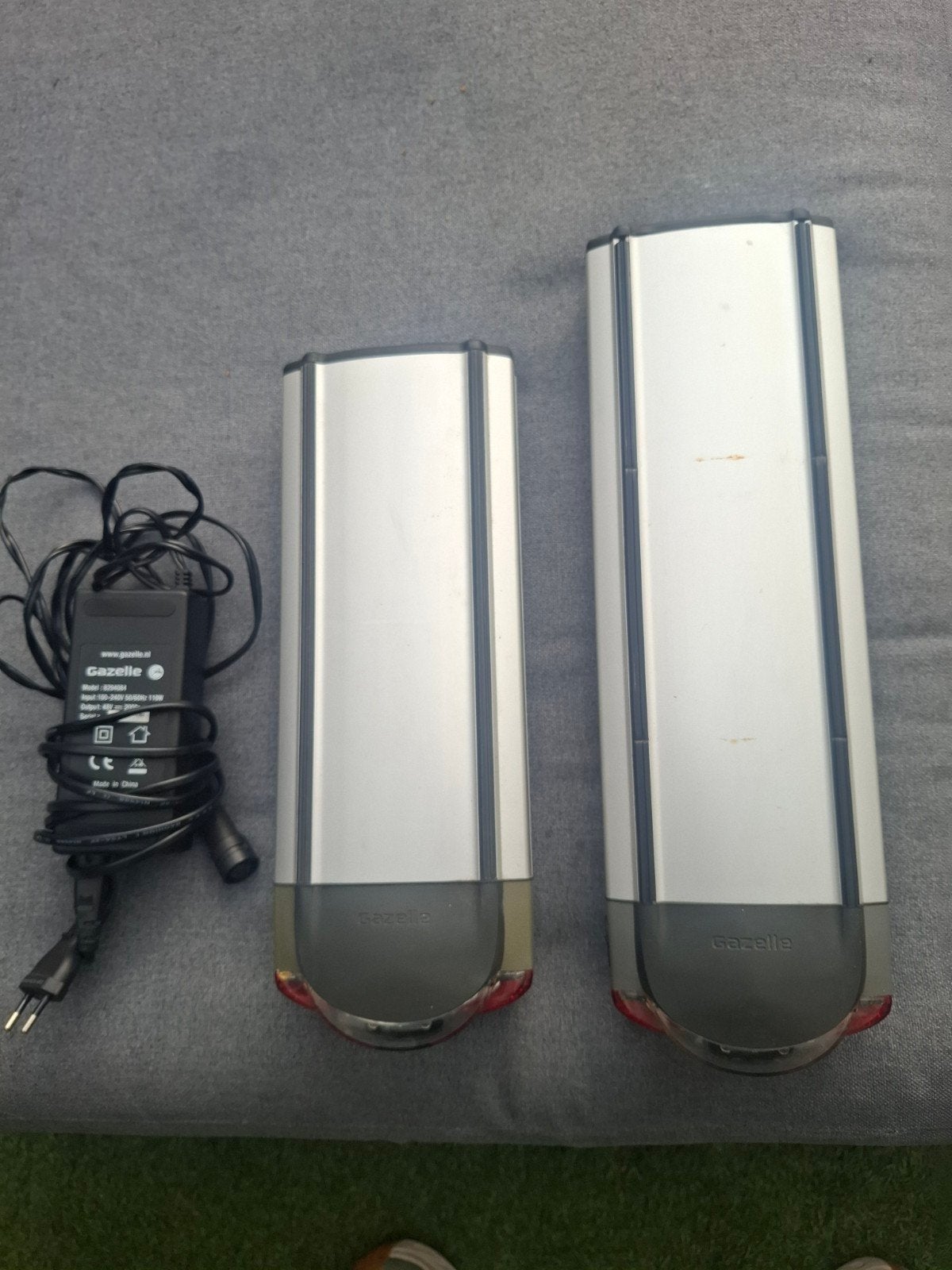 Gazelle lithium 2 stuks met originele lader in goede staat, Gebruikt